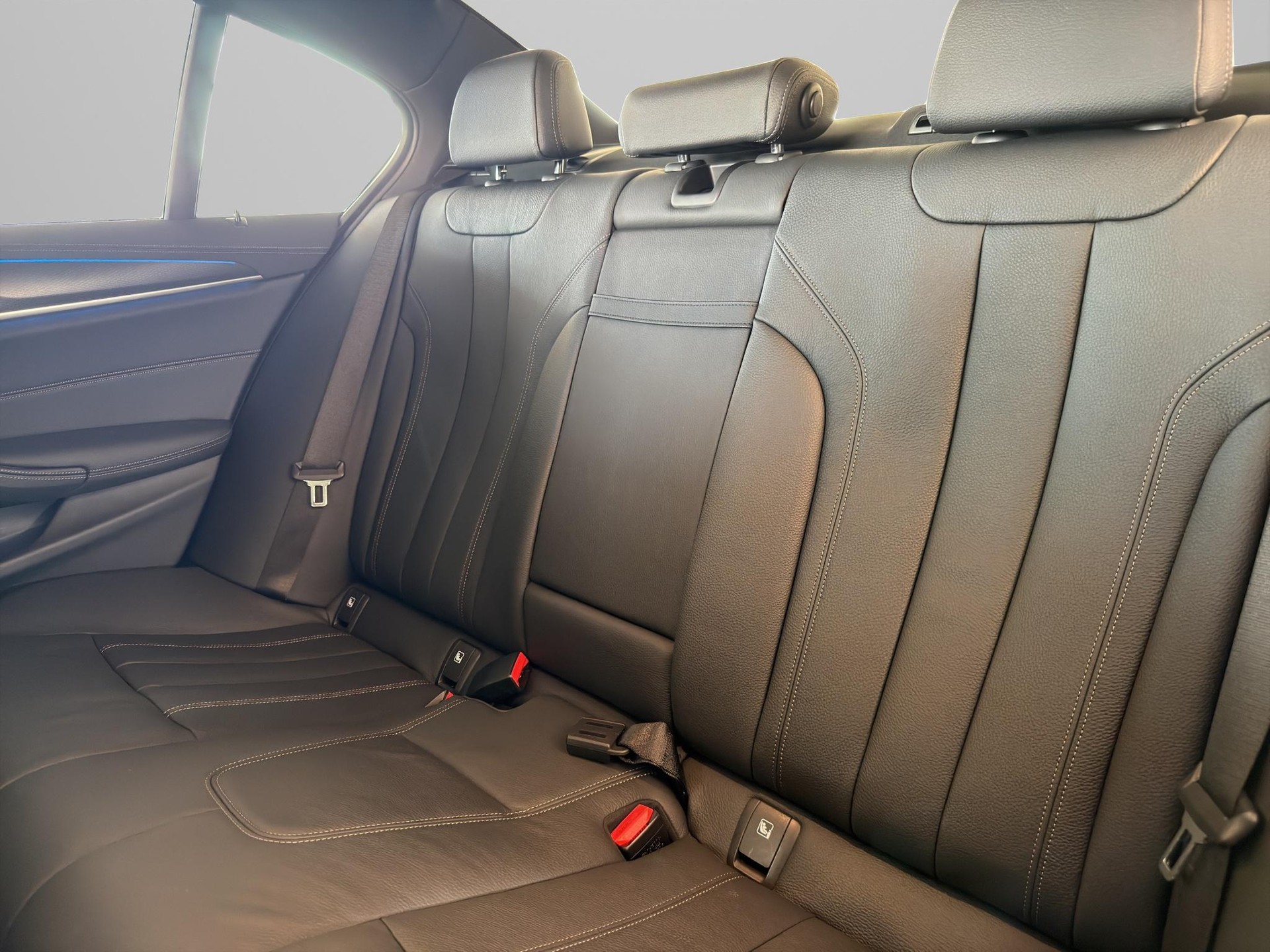 BMW 545e xDrive-image-11
