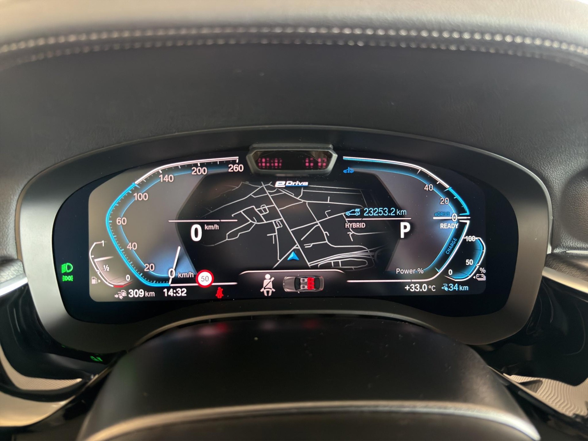 BMW 545e xDrive-image-16