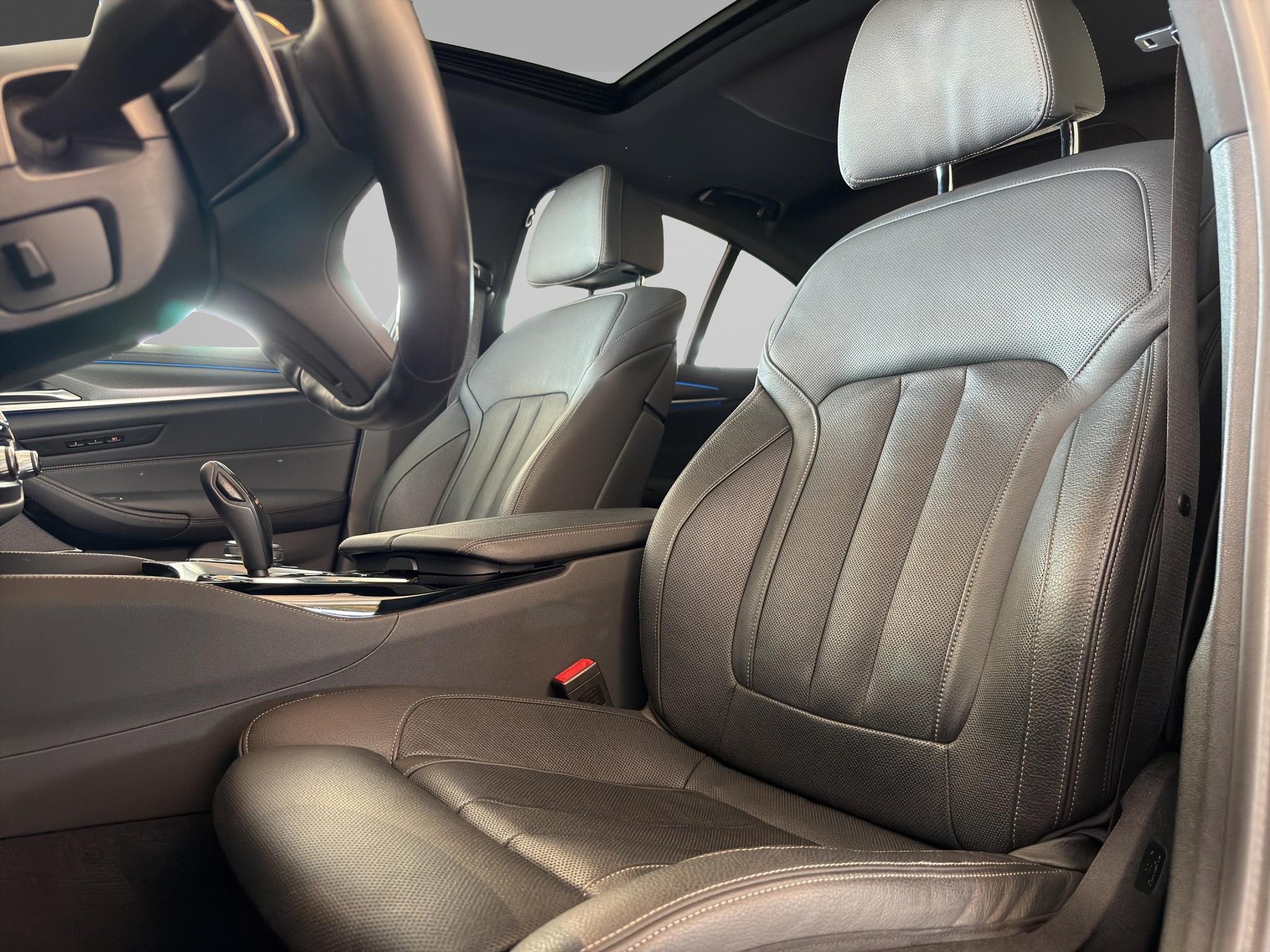 BMW 545e xDrive-image-10