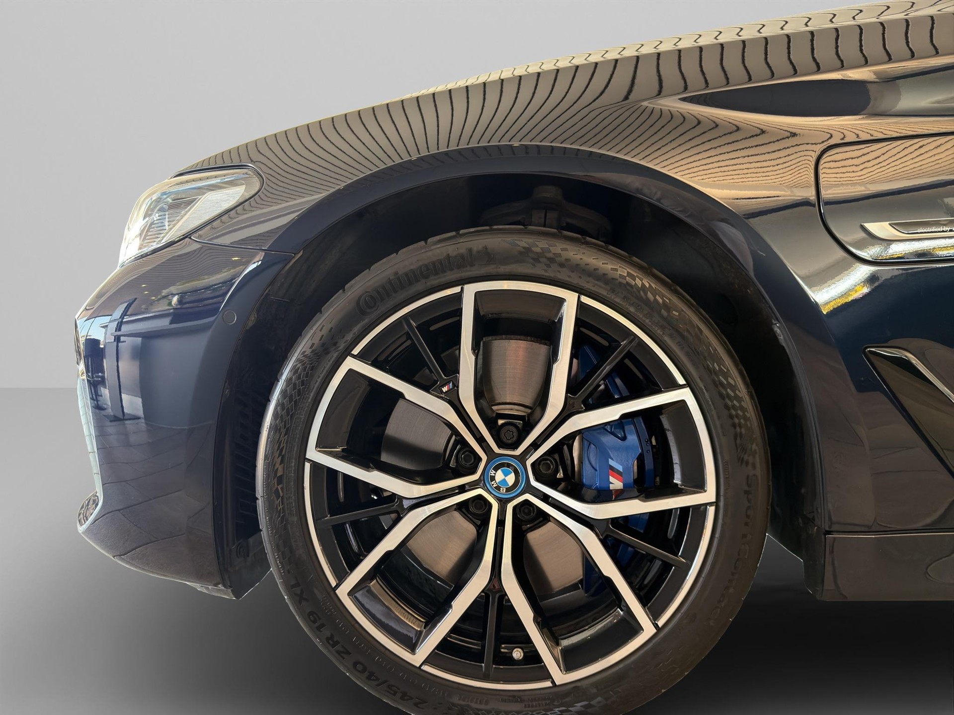BMW 545e xDrive-image-8