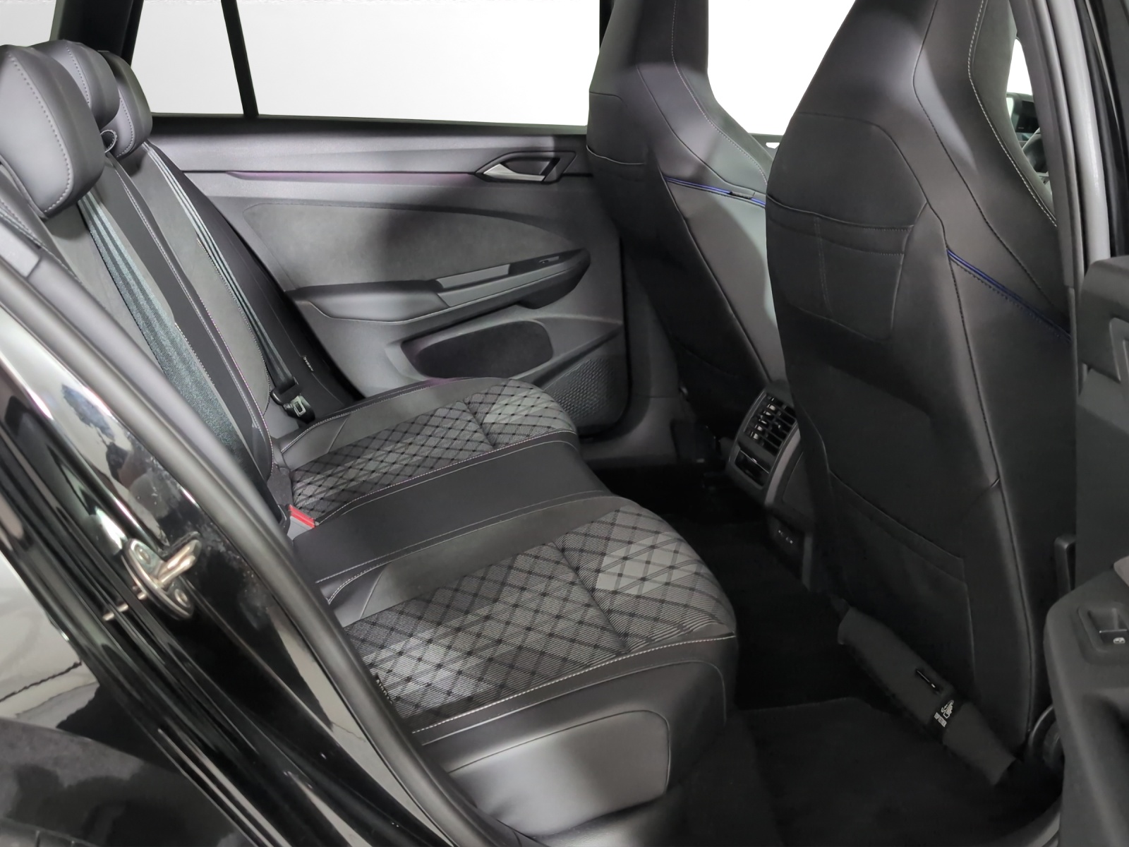 VW Golf Variant 2.0 TSI R-Line DSG 4 Motion-image-8