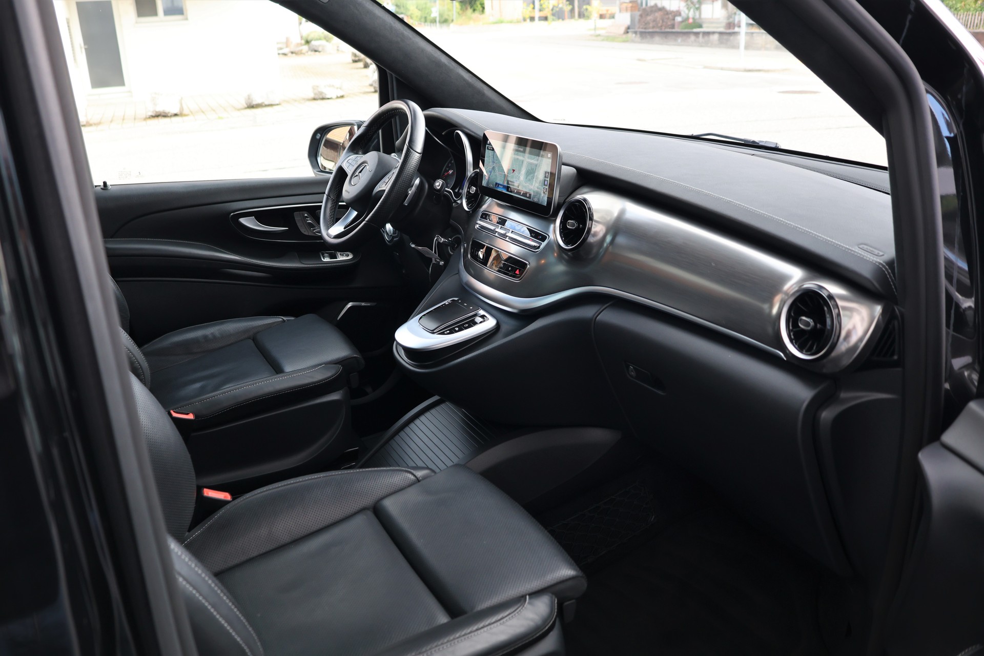 MERCEDES-BENZ V 250 d lang Exclusive 4Matic 9G-Tronic (CH) 7 Plätzer-image-25