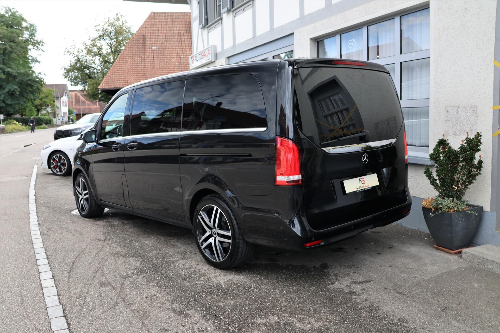 MERCEDES-BENZ V 250 d lang Exclusive 4Matic 9G-Tronic (CH) 7 Plätzer-image-6