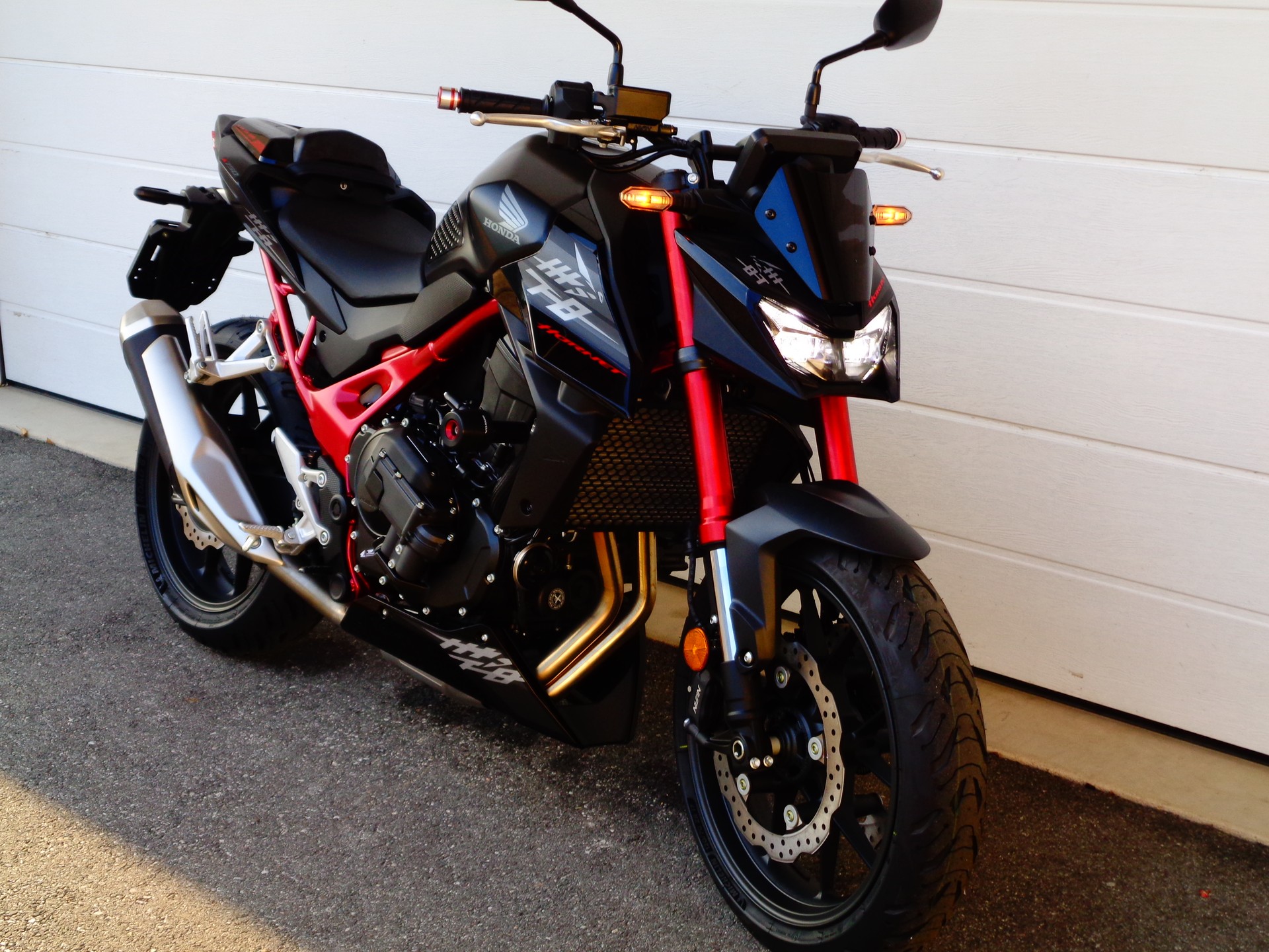 HONDA CB 750 Hornet E-Clutch EC-showroom-element-1