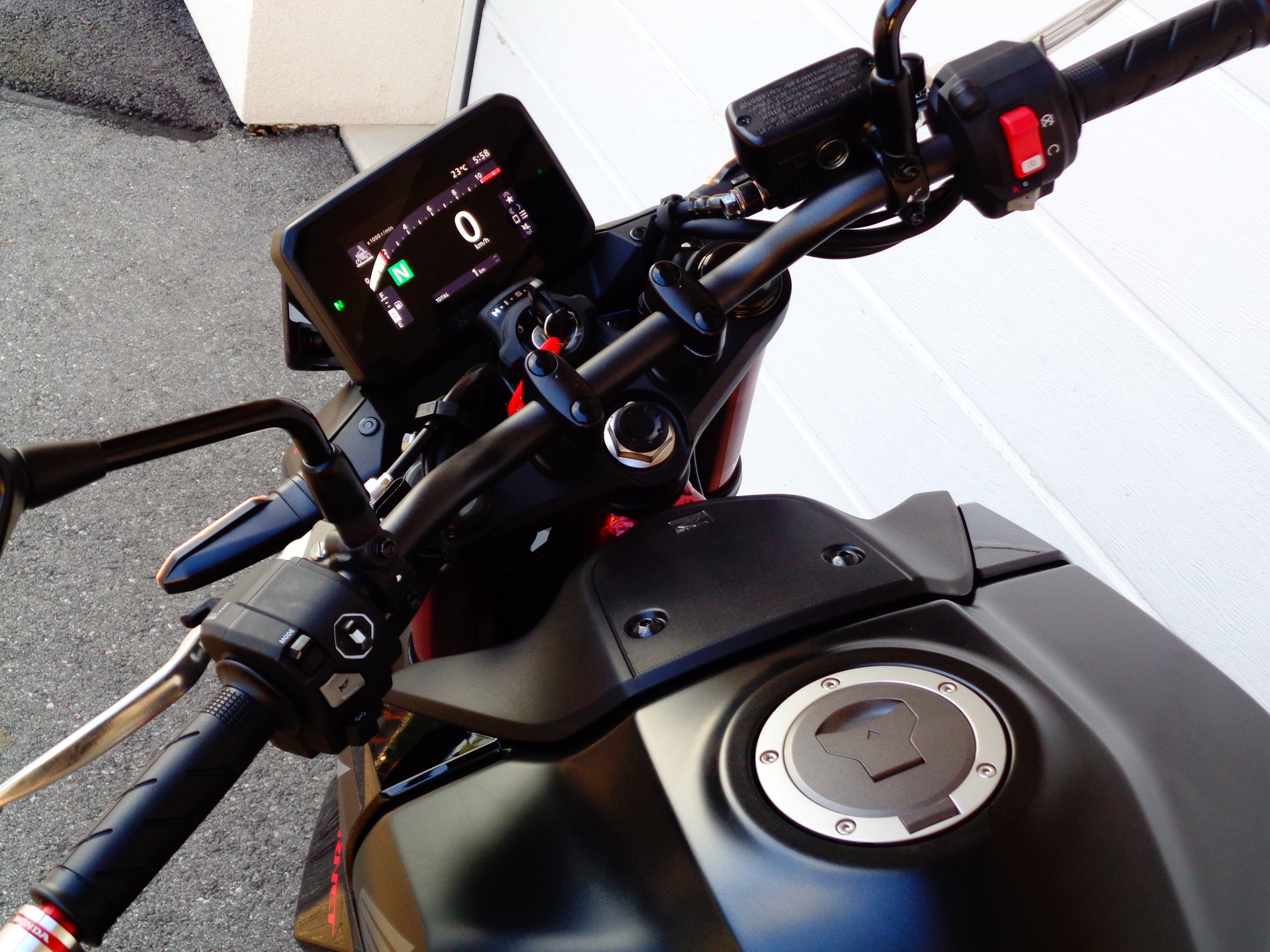 HONDA CB 750 Hornet E-Clutch EC-showroom-element-3