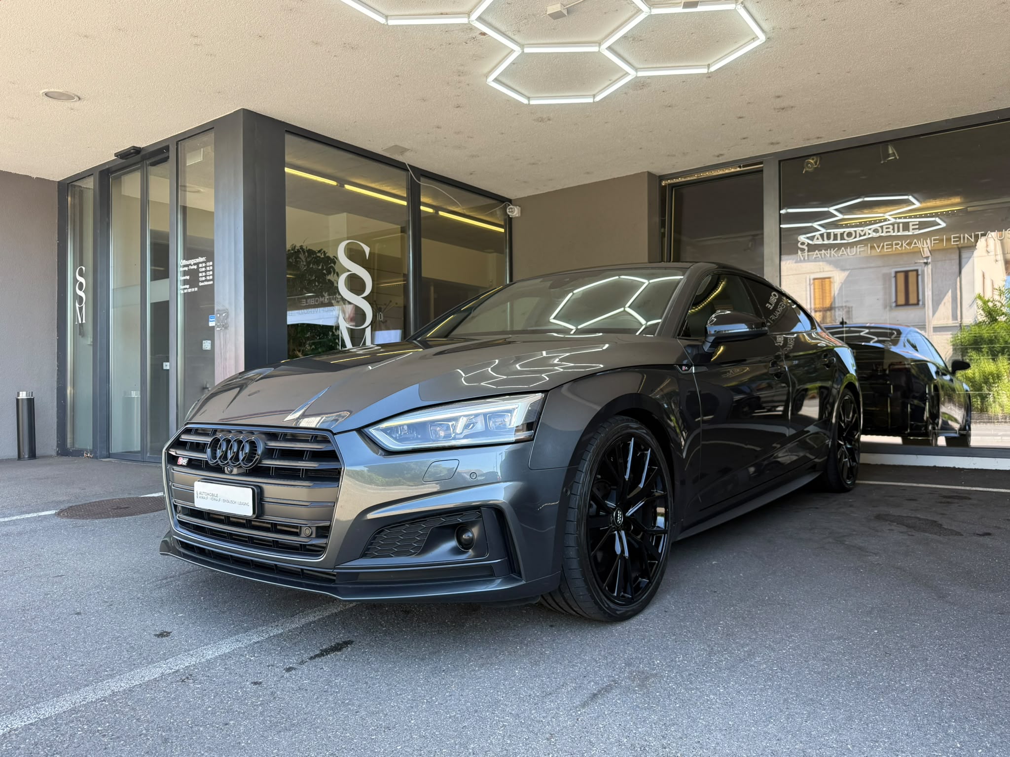 Car photo