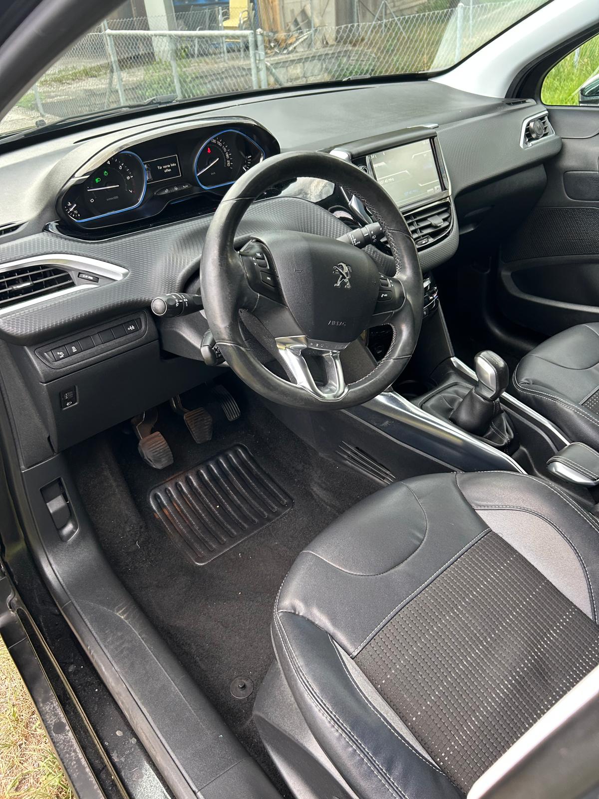 PEUGEOT 2008 1.2 VTI Allure-image-2
