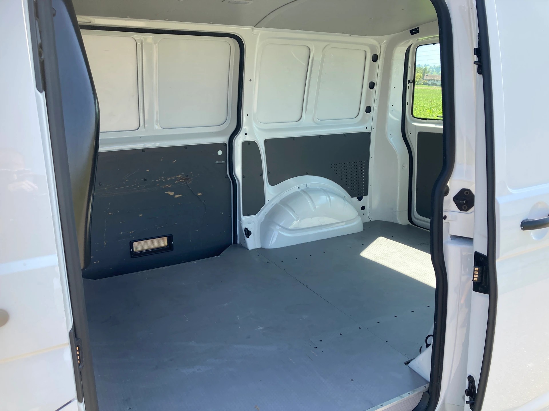 VW T6.1 2.0 TDI 4Motion **2 Schiebetüren / 3- Sitze**-image-5