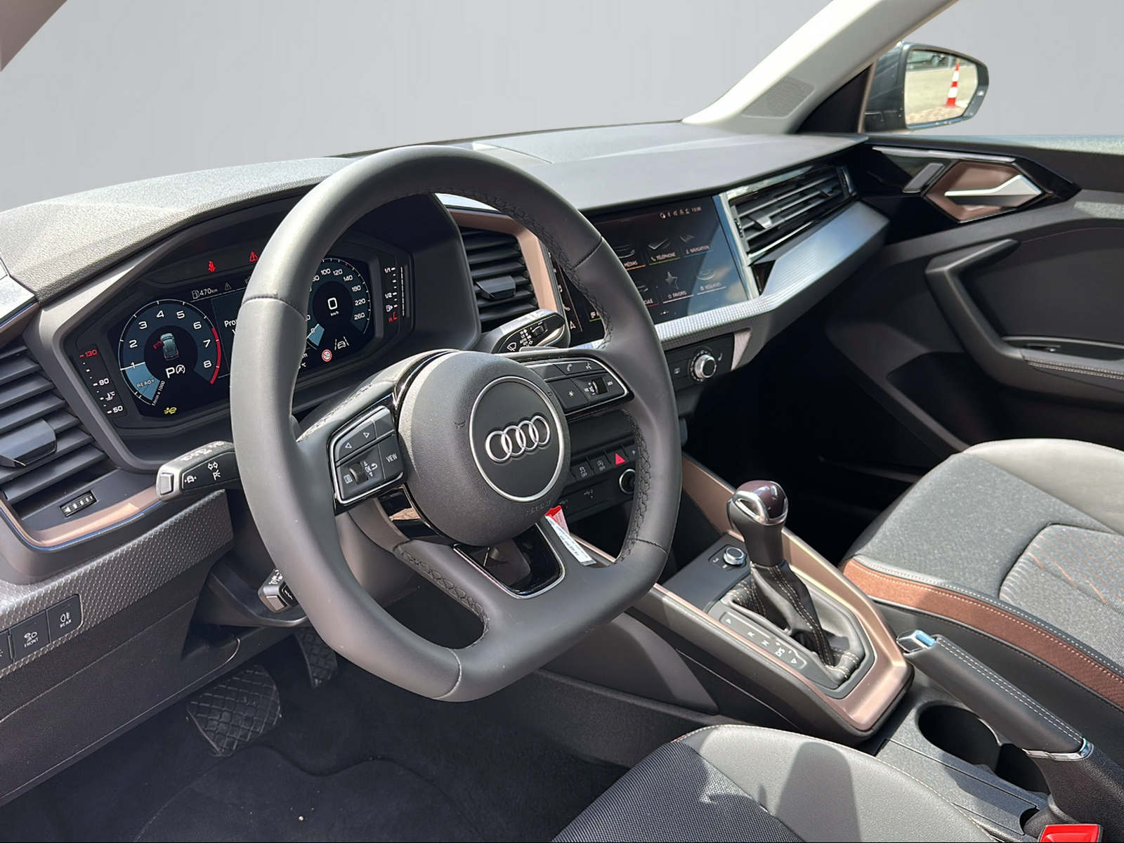 AUDI A1 Sportback 30 TFSI Attraction S-tronic-image-4