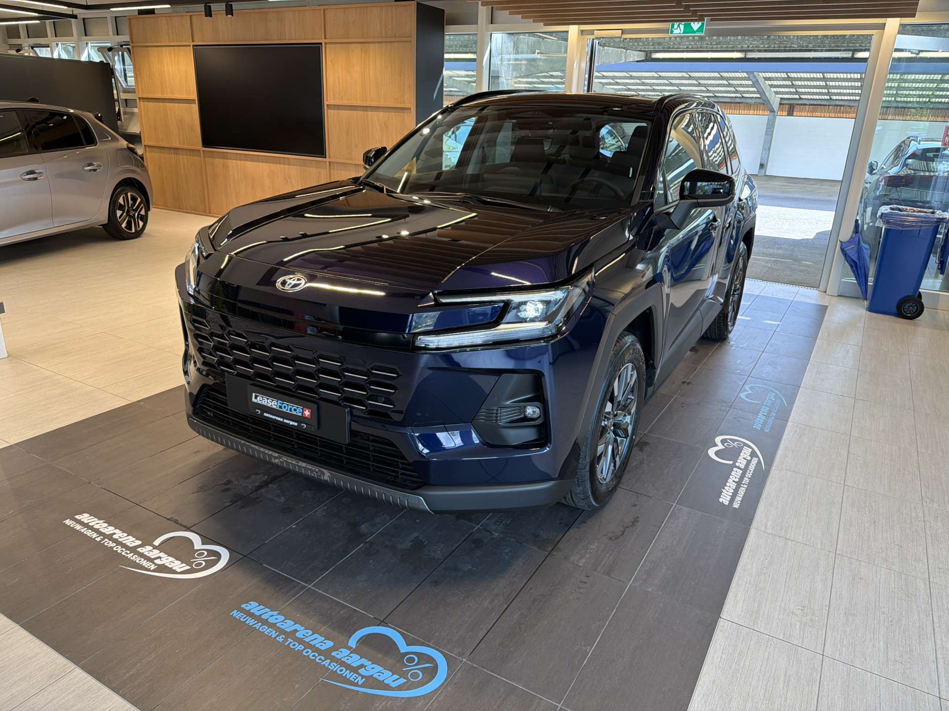 TOYOTA RAV-4 2.5 HSD Trend e-CVT AWD NEUES MODELL Automat-image-0
