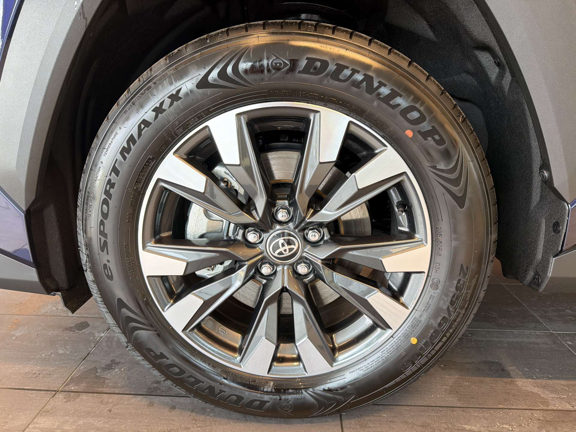 TOYOTA RAV-4 2.5 HSD Trend e-CVT AWD NEUES MODELL Automat-image-8