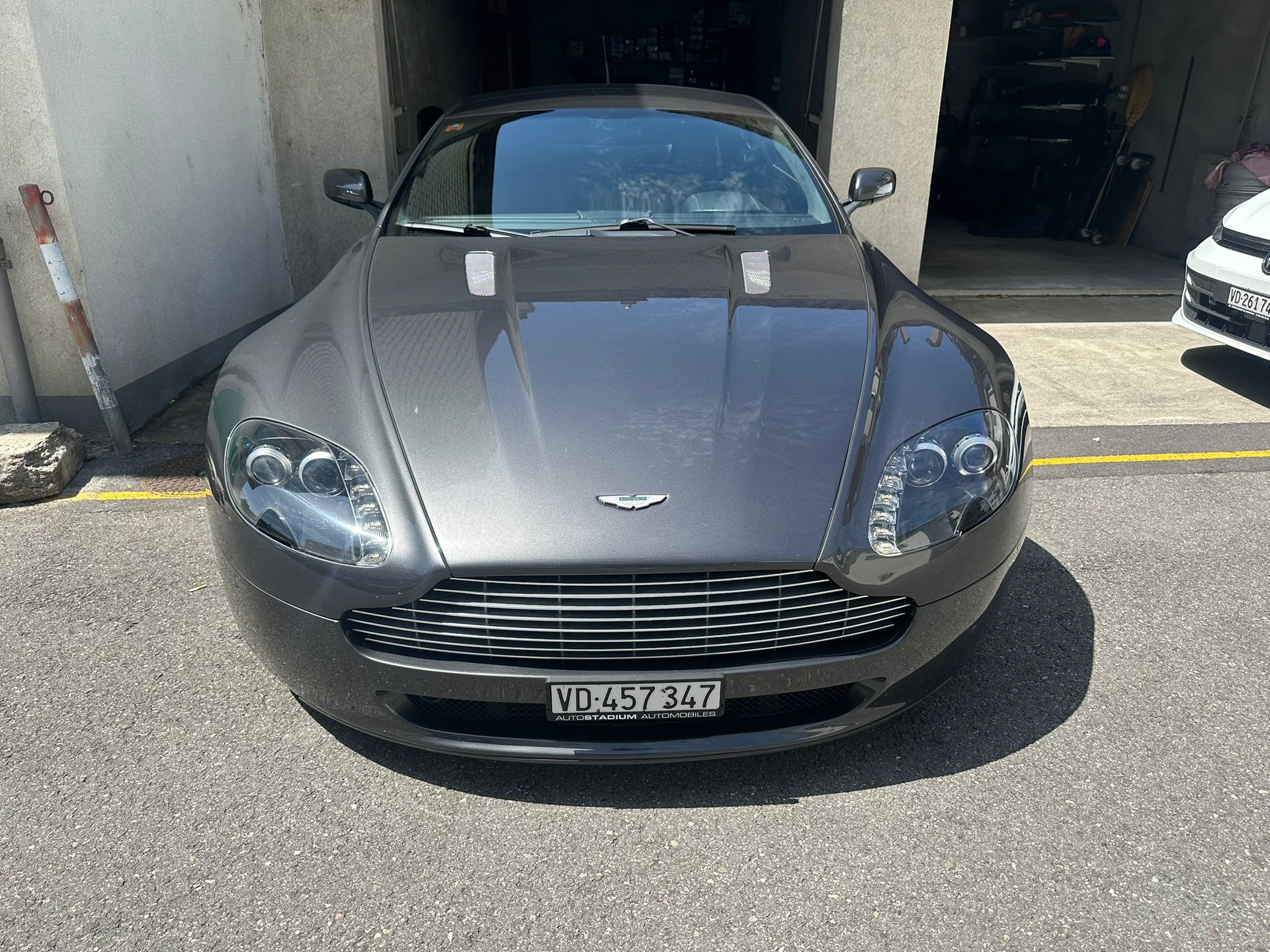 ASTON MARTIN 4.3-image-1