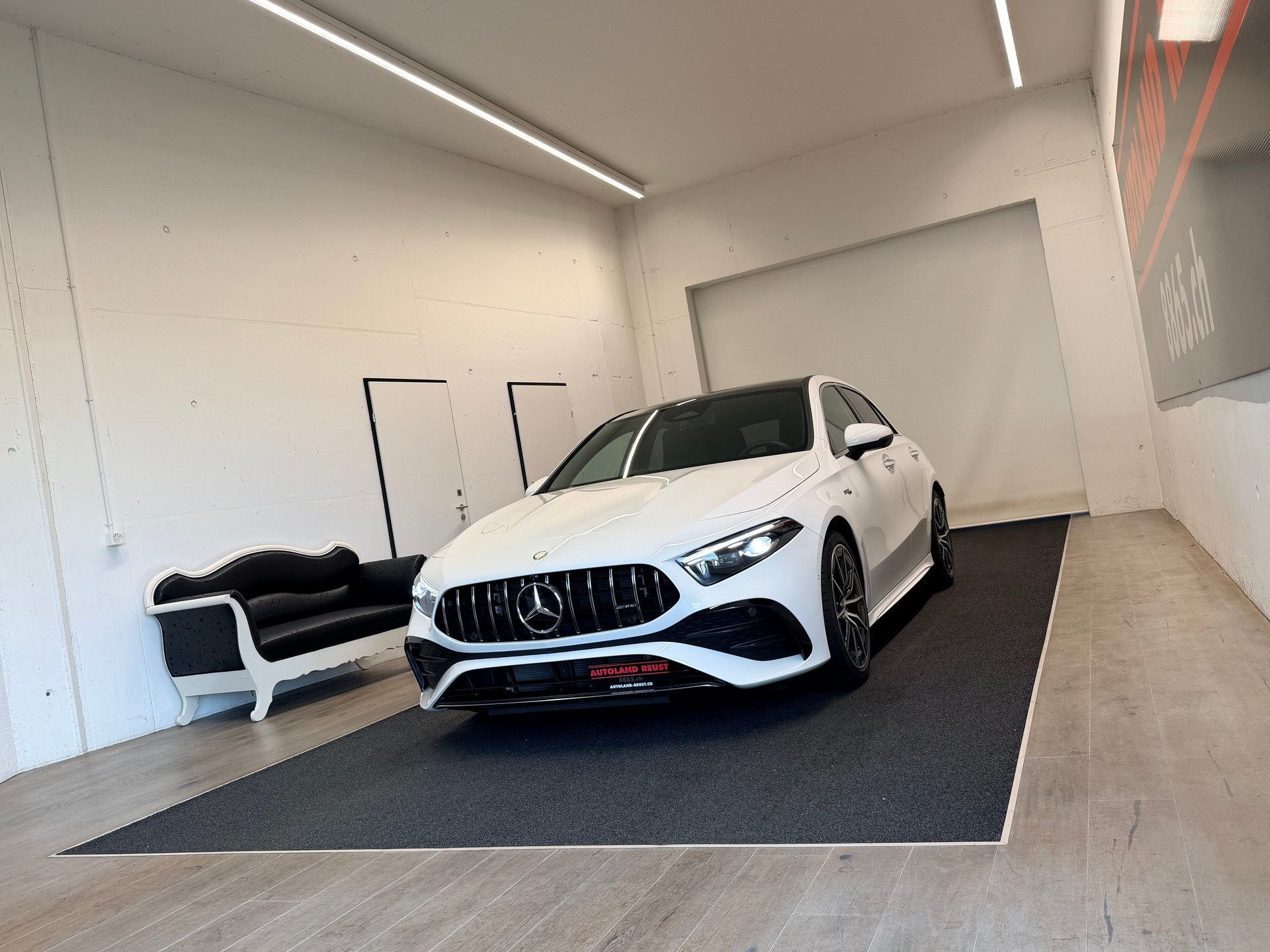 MERCEDES-BENZ A AMG 35 4Matic 8G-DCT-showroom-element-2