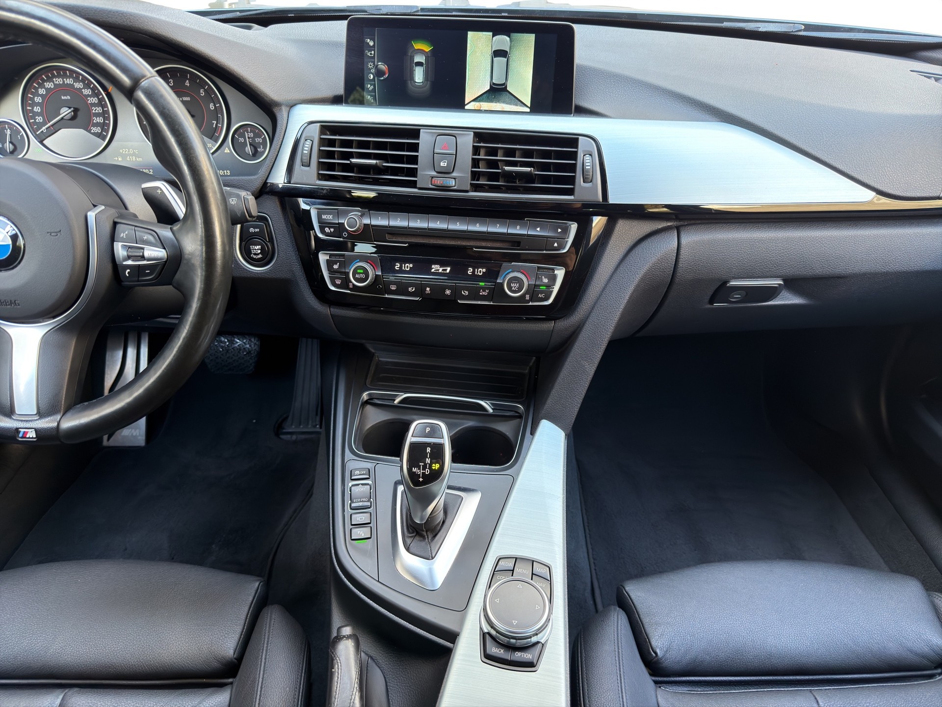 BMW 330i xDrive Touring M Sport Steptronic-image-12