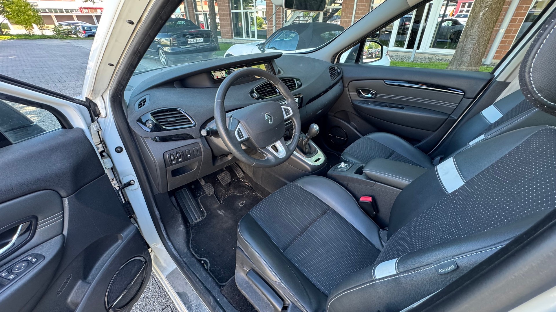 RENAULT Grand Scénic 1.4 16V Turbo Expression-image-5
