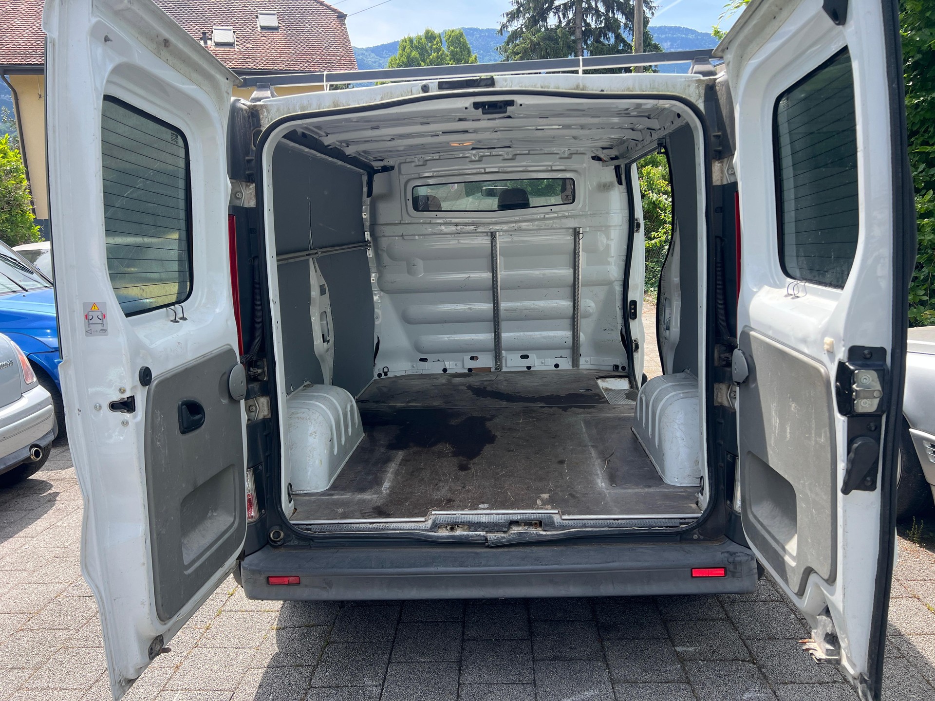 RENAULT Trafic 2.0 dCi 115 2.9t L2H1-image-2