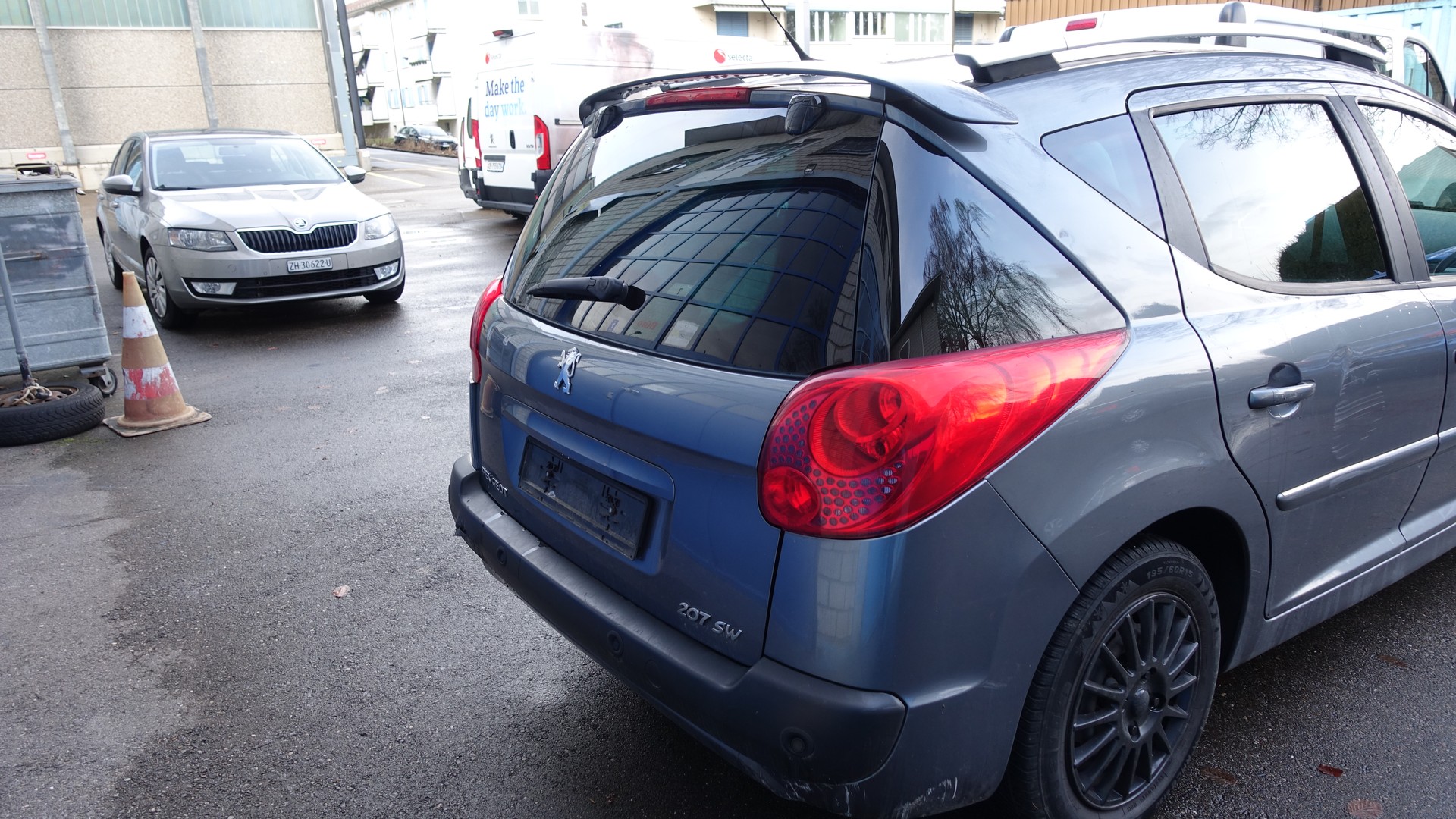 PEUGEOT 207 SW 1.6 HDI Sport-image-12