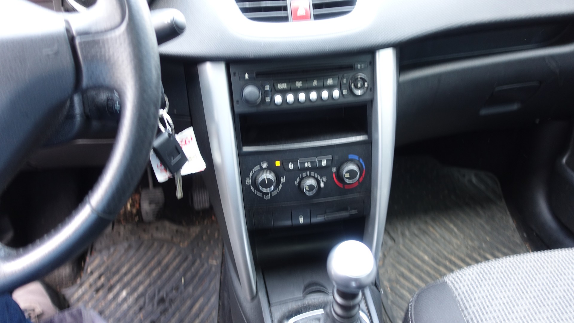PEUGEOT 207 SW 1.6 HDI Sport-image-10