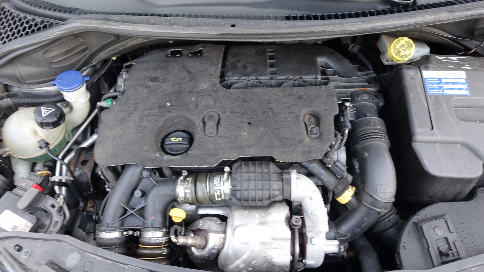 PEUGEOT 207 SW 1.6 HDI Sport-image-14