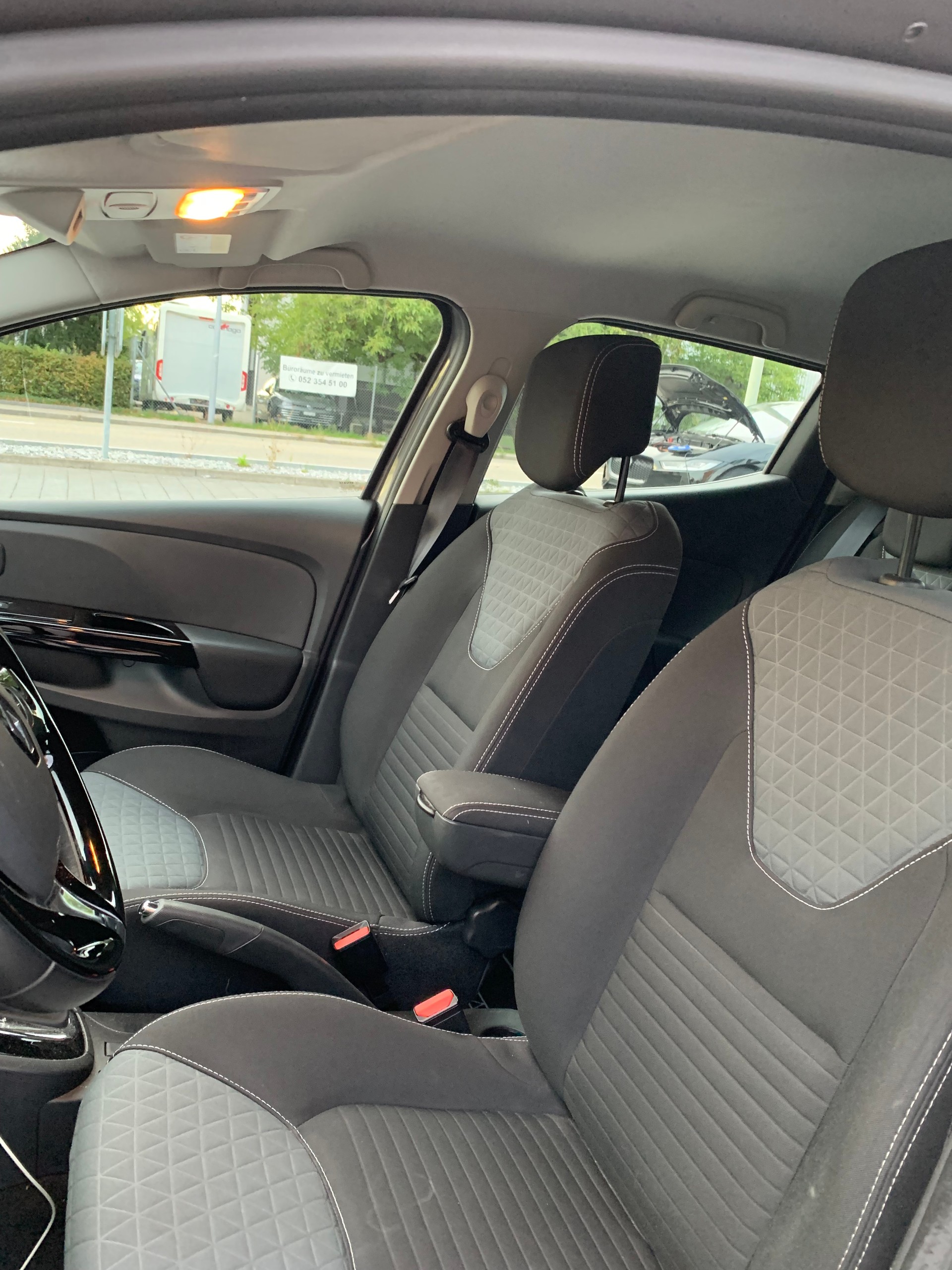 RENAULT Clio 1.2 16V T Swiss Edition EDC-image-7