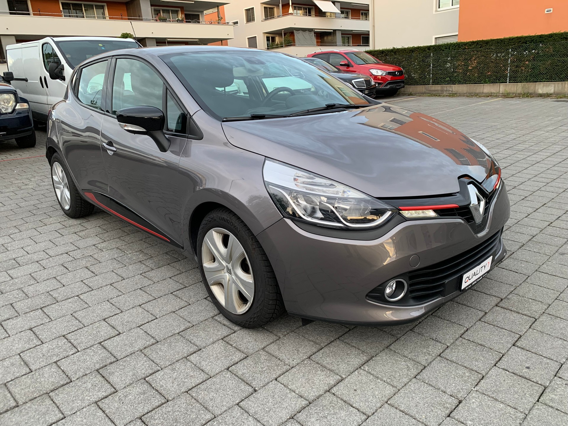 RENAULT Clio 1.2 16V T Swiss Edition EDC-image-1