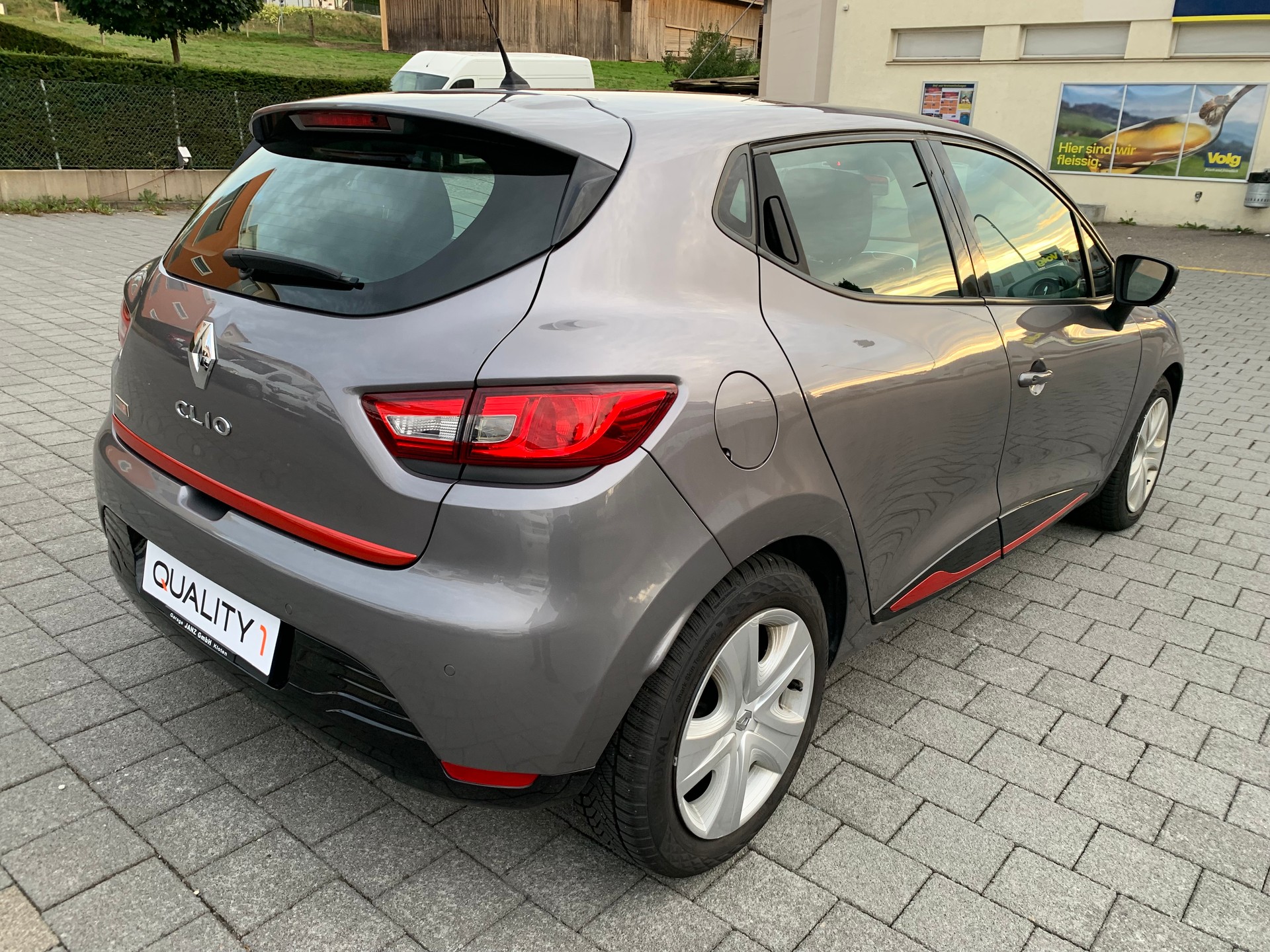 RENAULT Clio 1.2 16V T Swiss Edition EDC-image-2