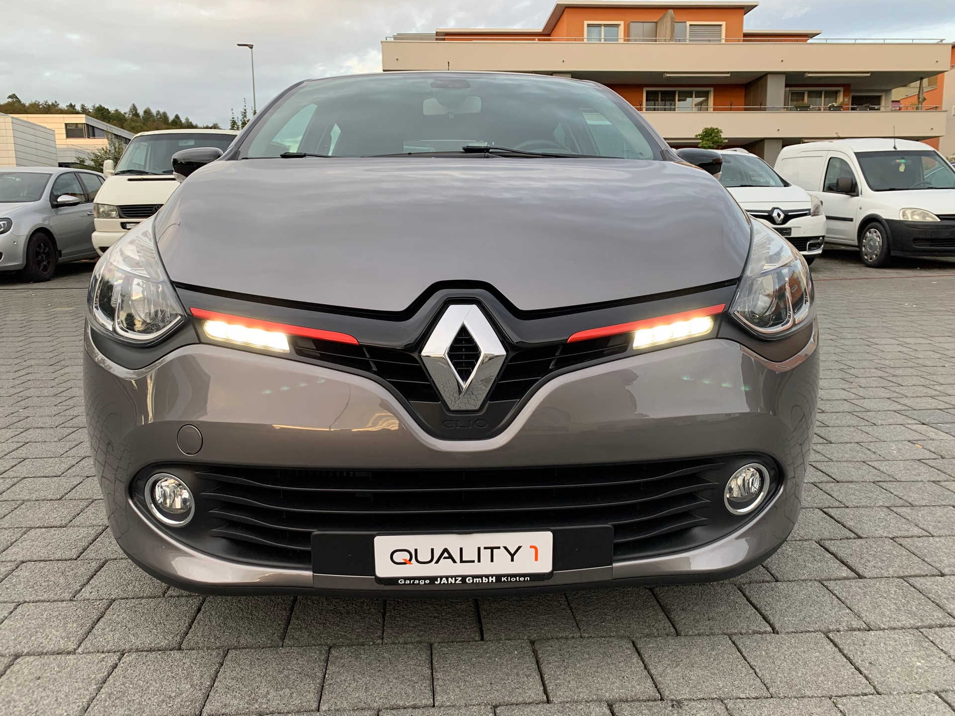 RENAULT Clio 1.2 16V T Swiss Edition EDC-image-4