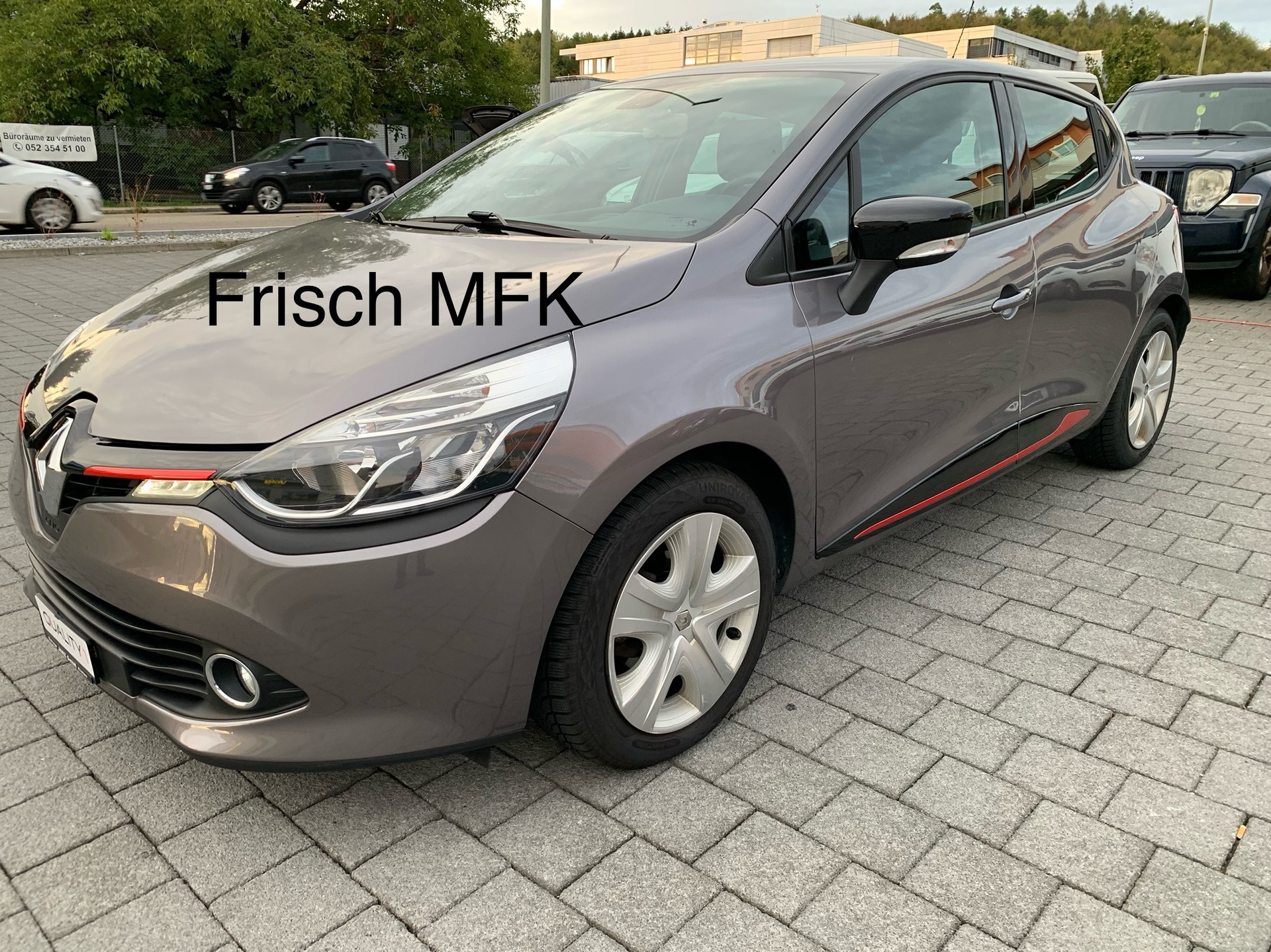 RENAULT Clio 1.2 16V T Swiss Edition EDC