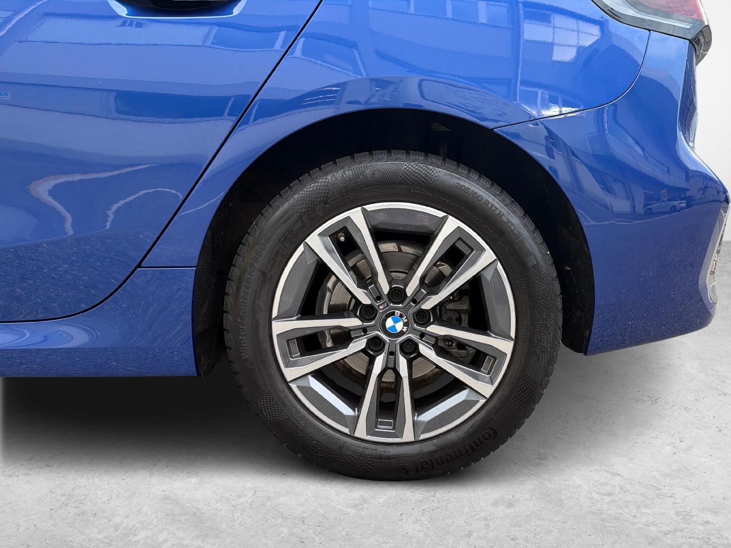 BMW 218i Active Tourer-image-9
