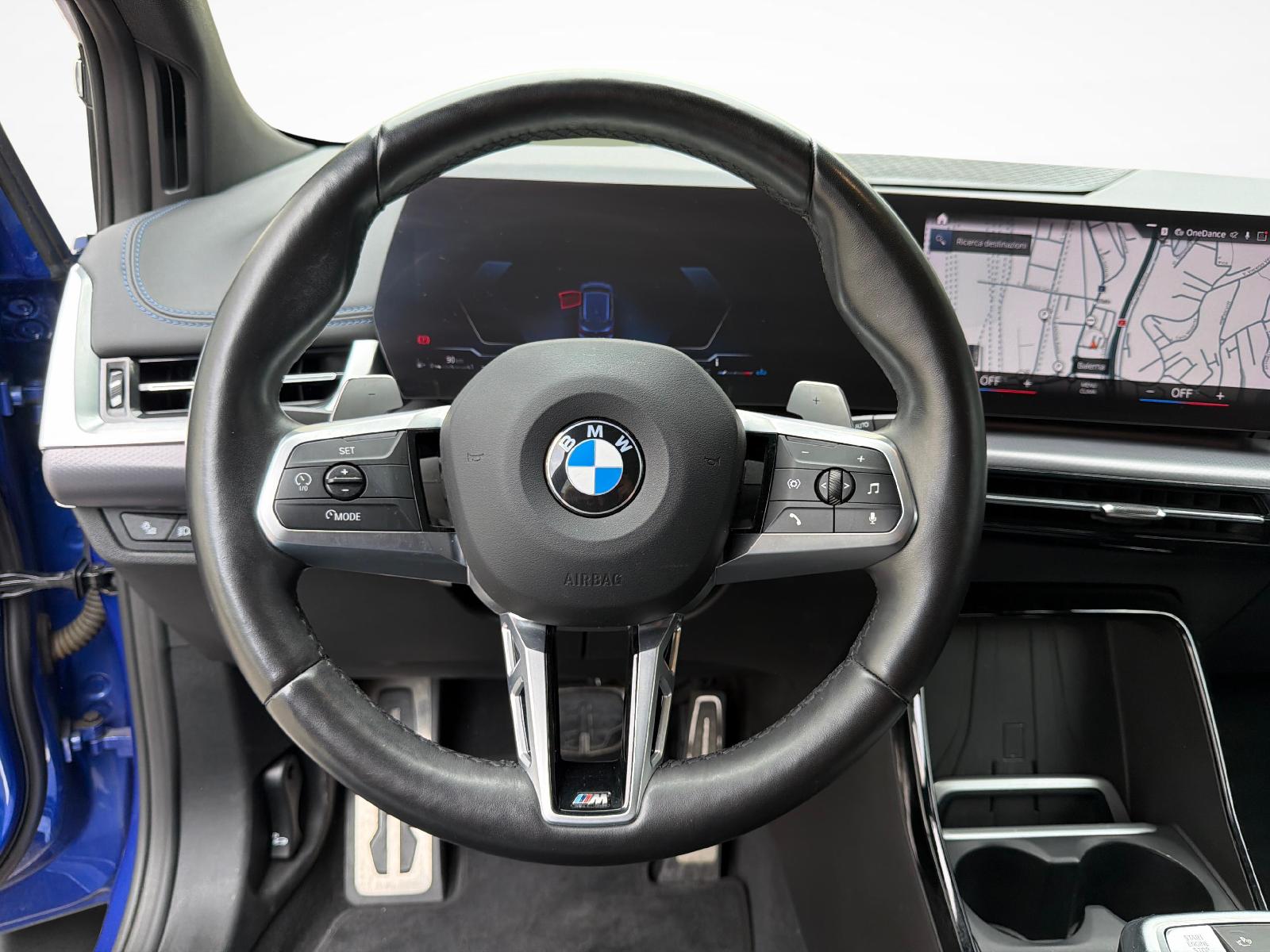 BMW 218i Active Tourer-image-12
