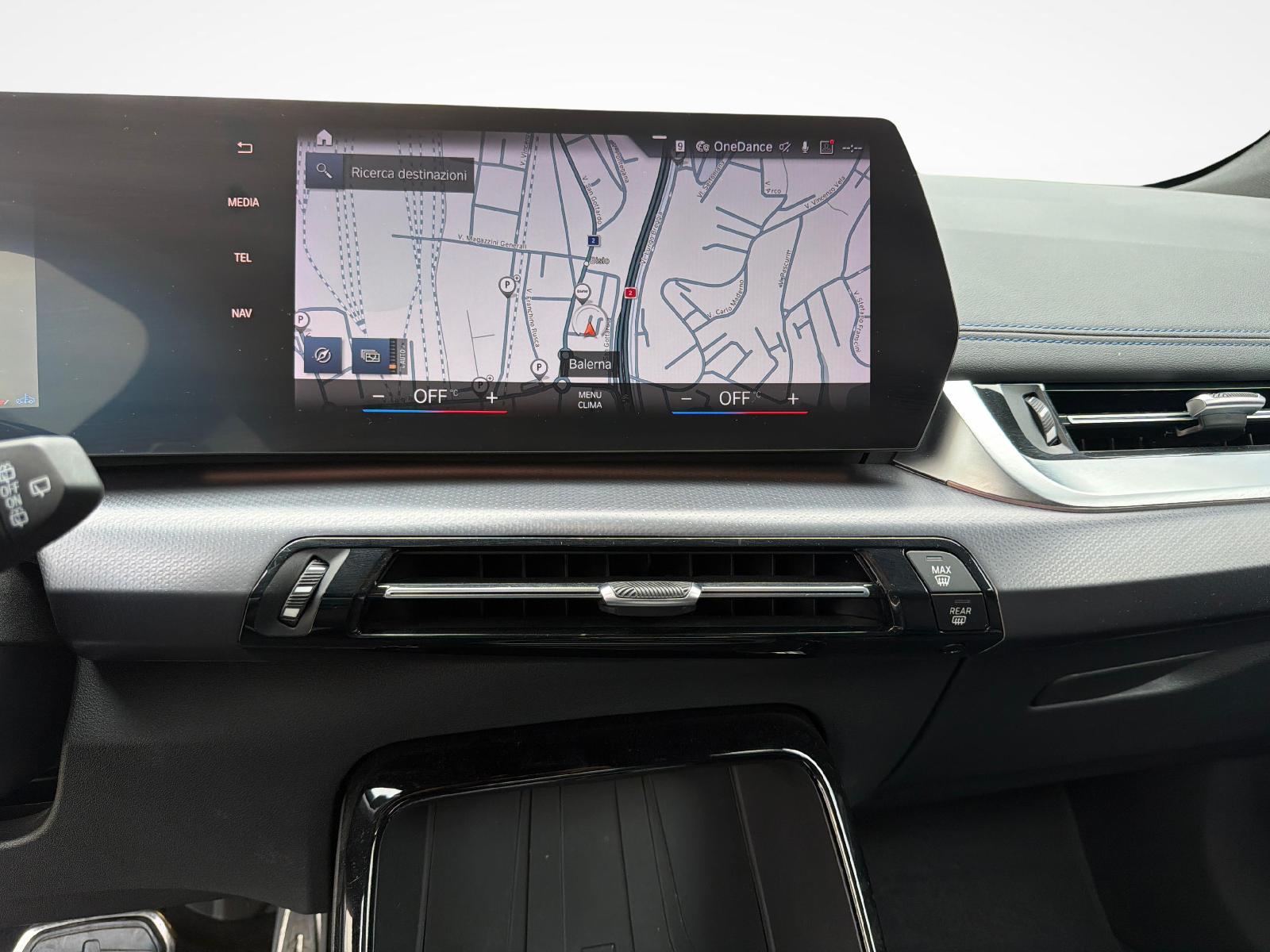 BMW 218i Active Tourer-image-14
