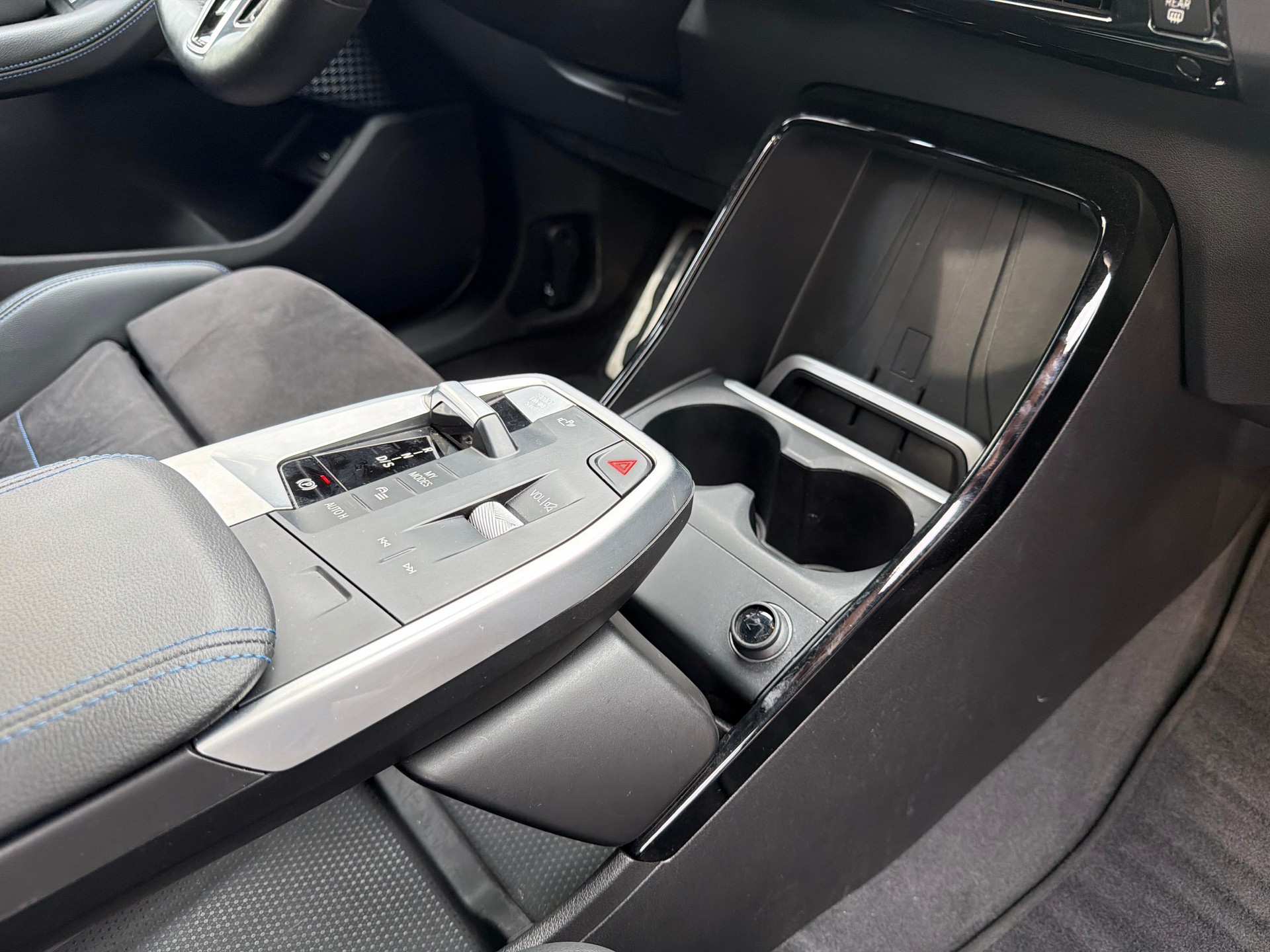BMW 218i Active Tourer-image-16