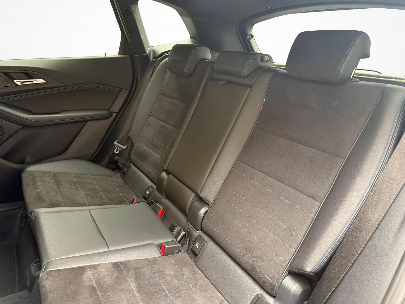 BMW 218i Active Tourer-image-19