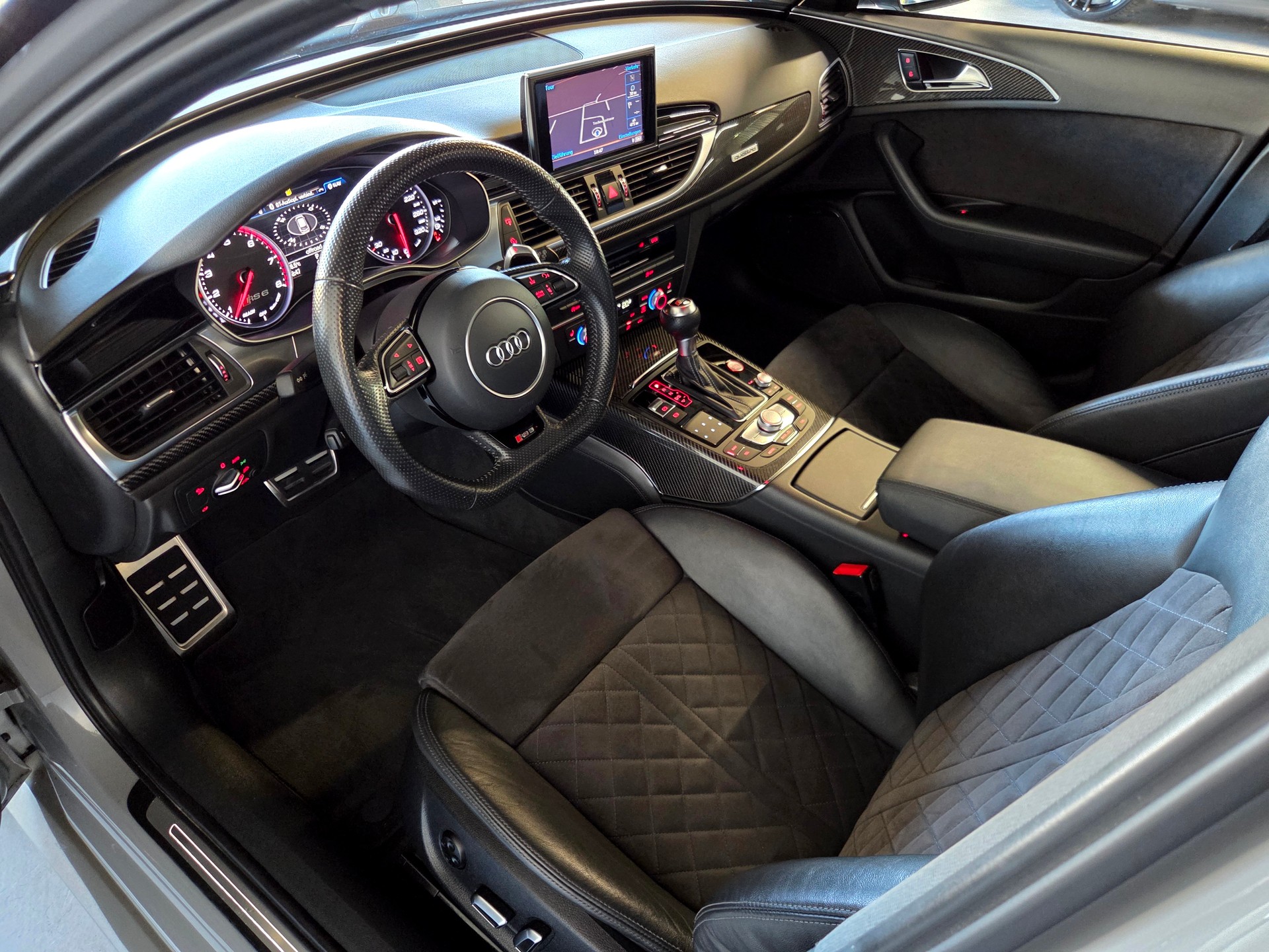 AUDI RS6 Avant 4.0 V8 TFSI perform. qu. T-Tr.-image-3