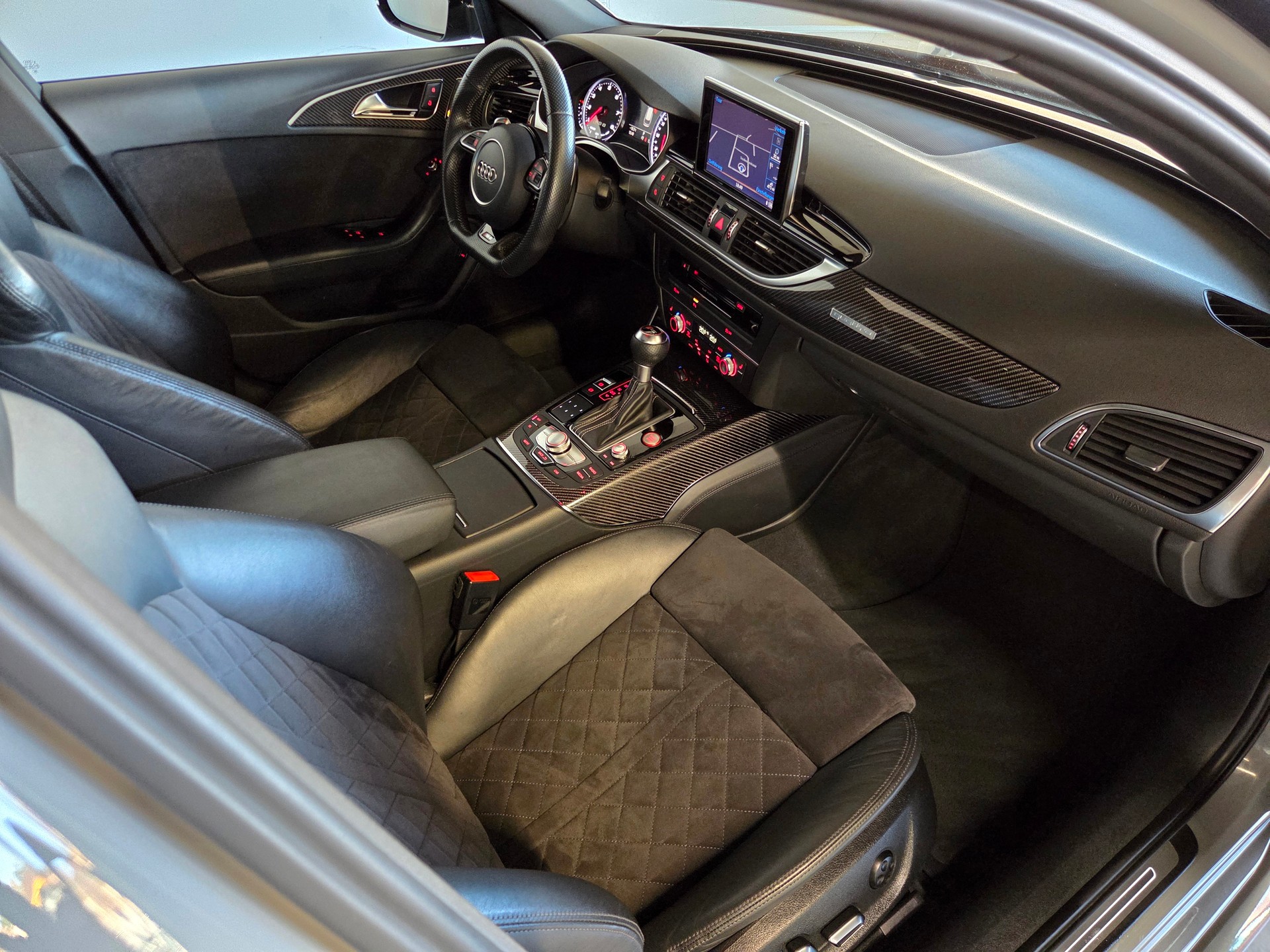 AUDI RS6 Avant 4.0 V8 TFSI perform. qu. T-Tr.-image-13