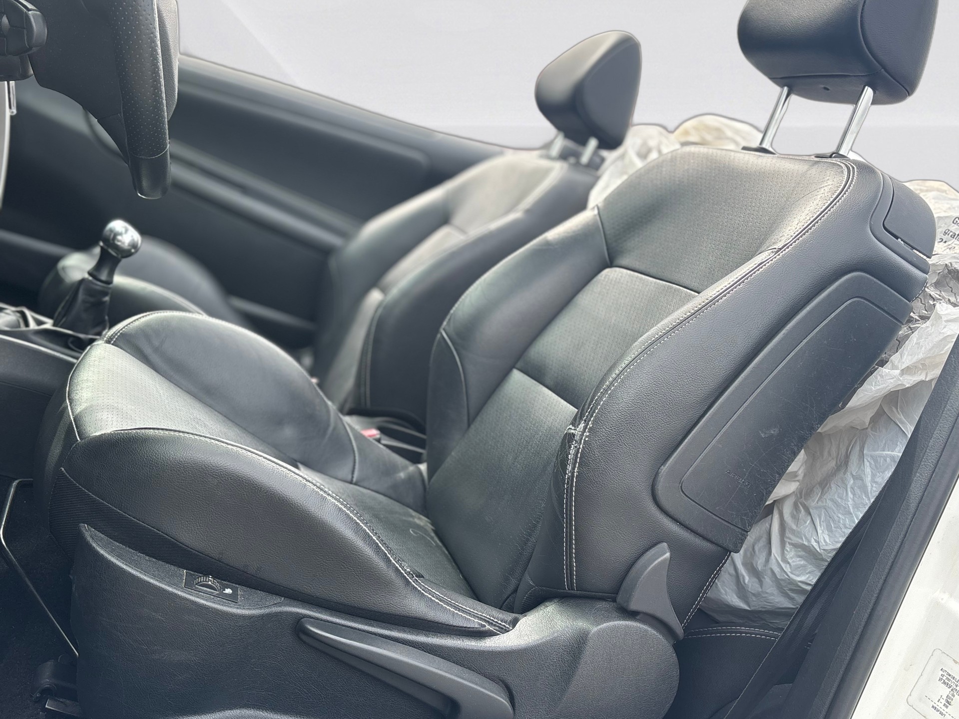 PEUGEOT 207 CC 1.6 16V Swiss Edition-image-8