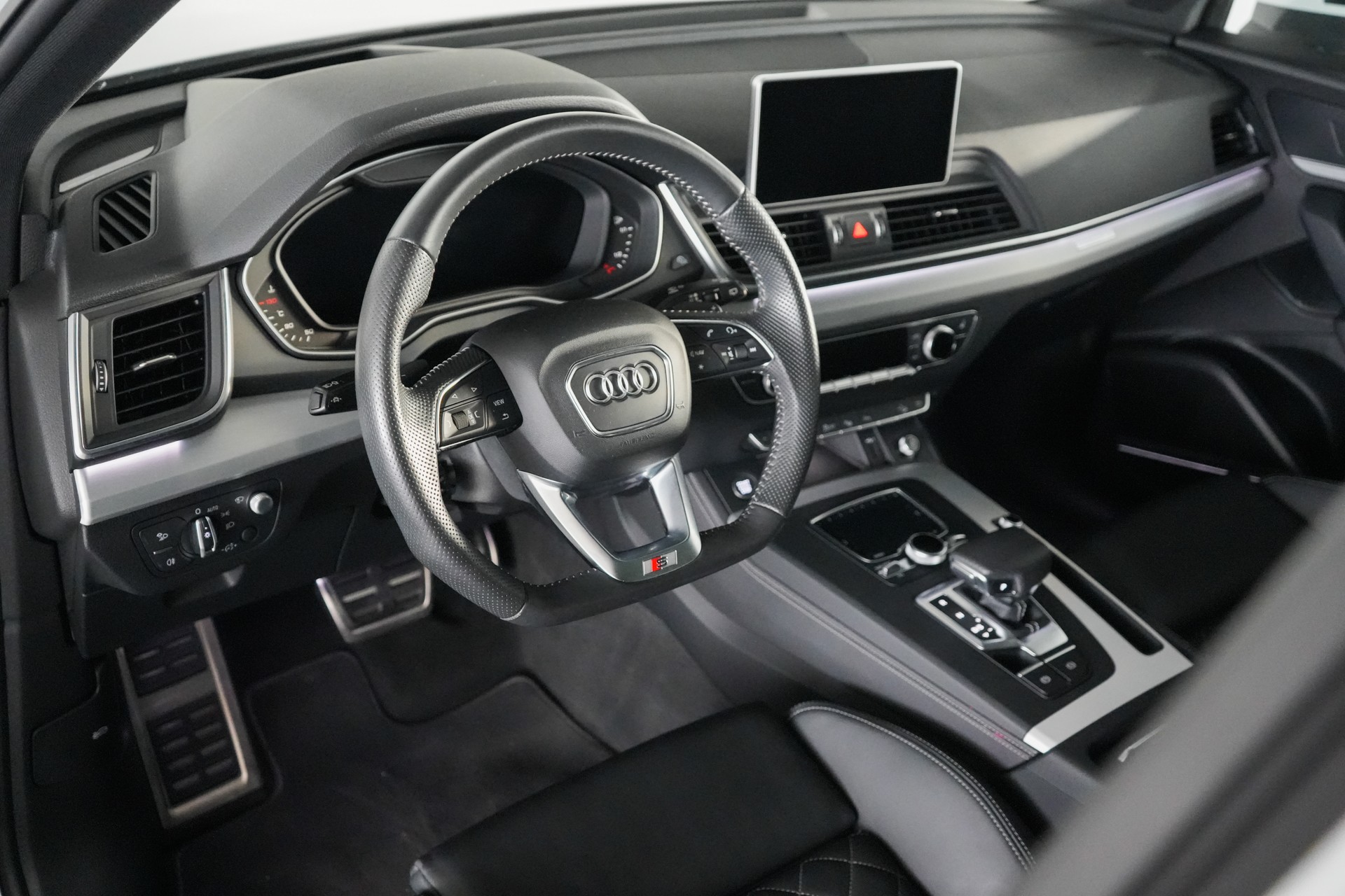 AUDI Q5 40 TDI sport quattro S-tronic-image-9