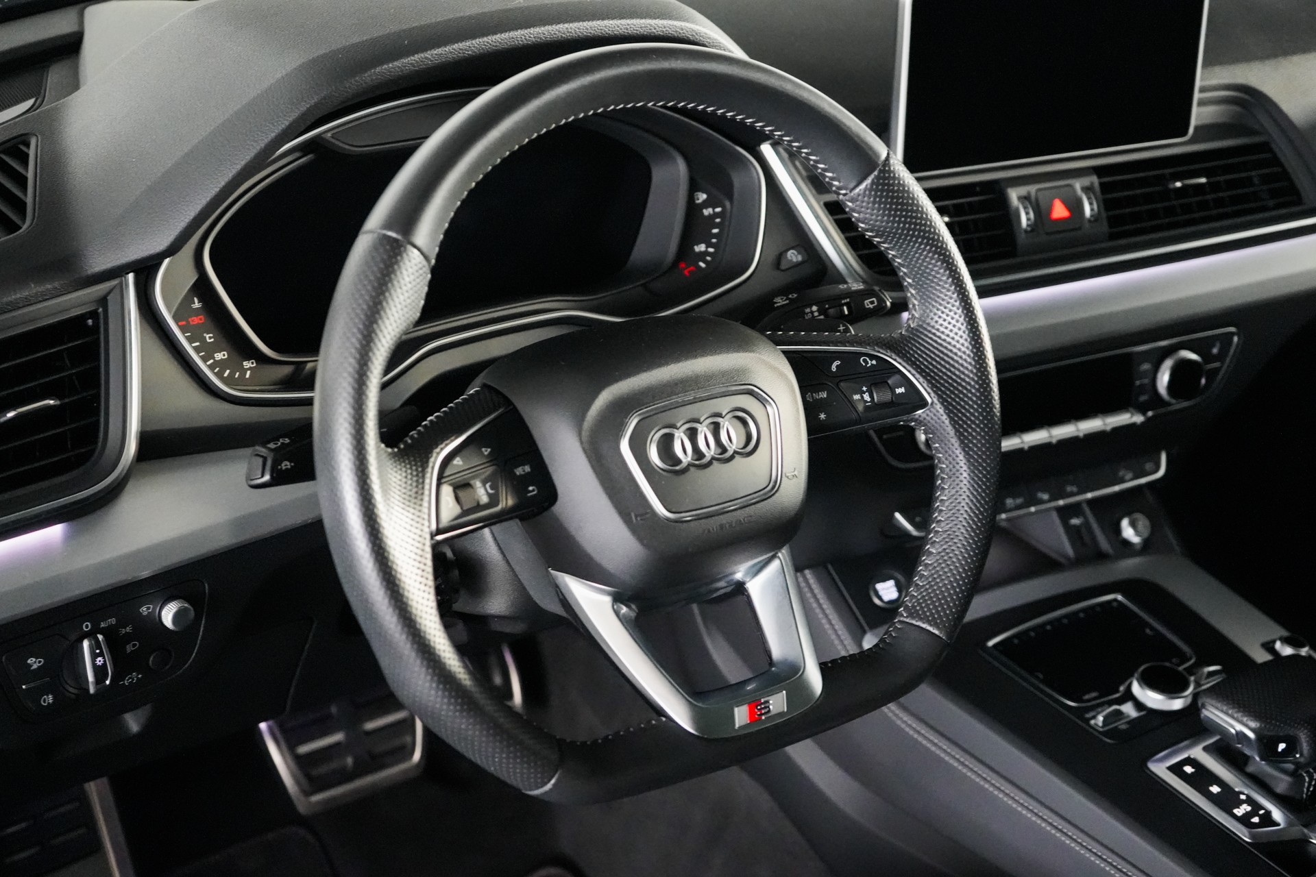 AUDI Q5 40 TDI sport quattro S-tronic-image-11