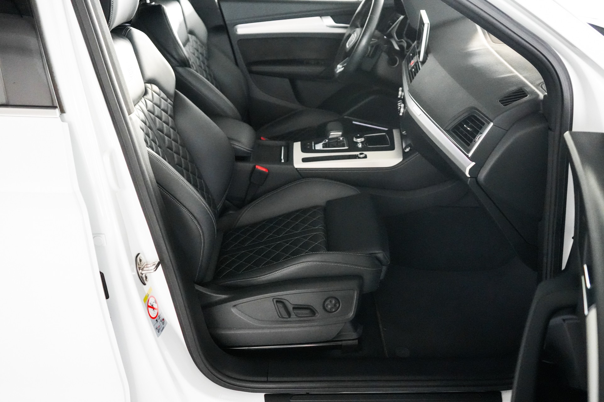 AUDI Q5 40 TDI sport quattro S-tronic-image-16