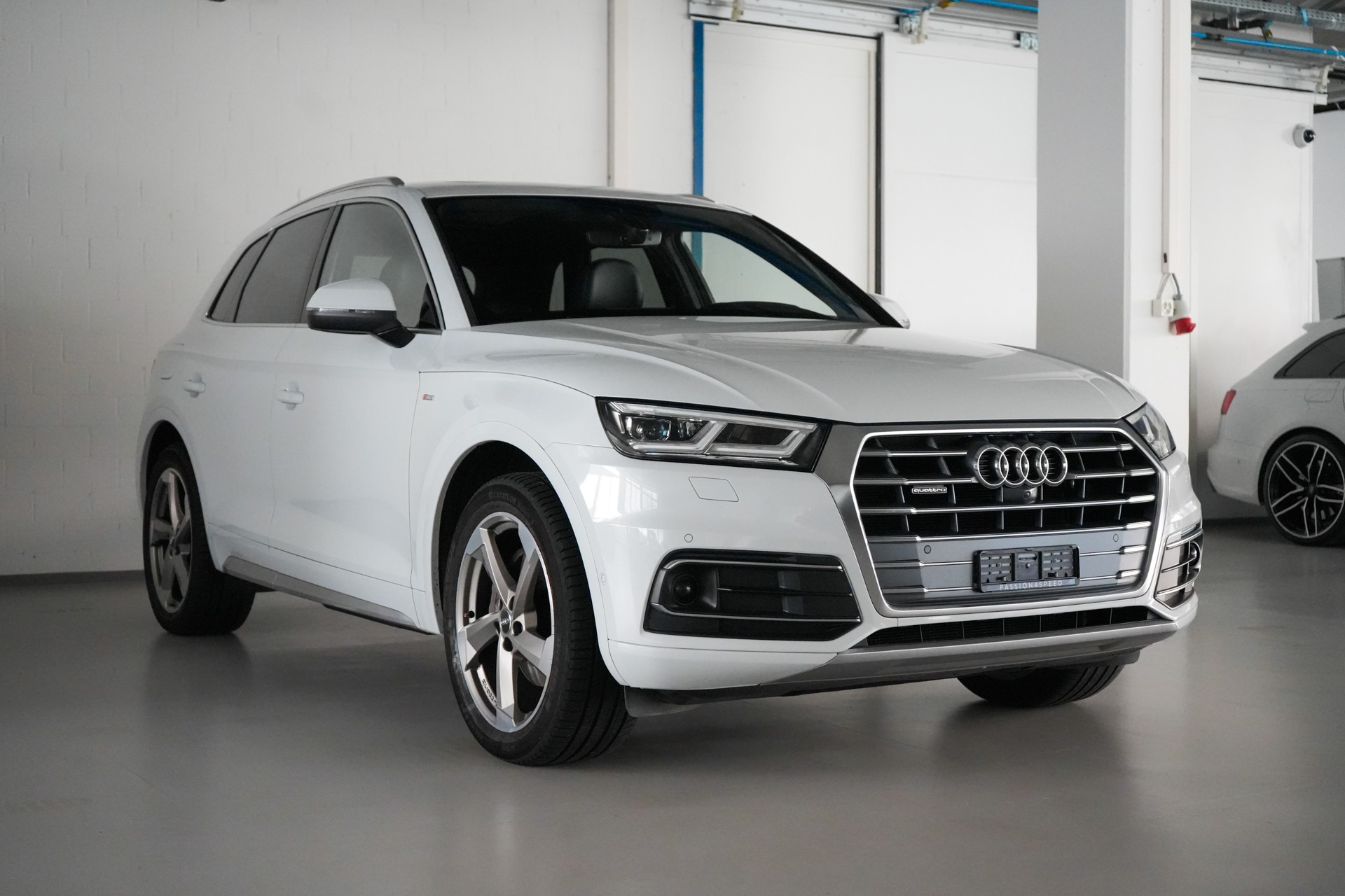 AUDI Q5 40 TDI sport quattro S-tronic-image-2