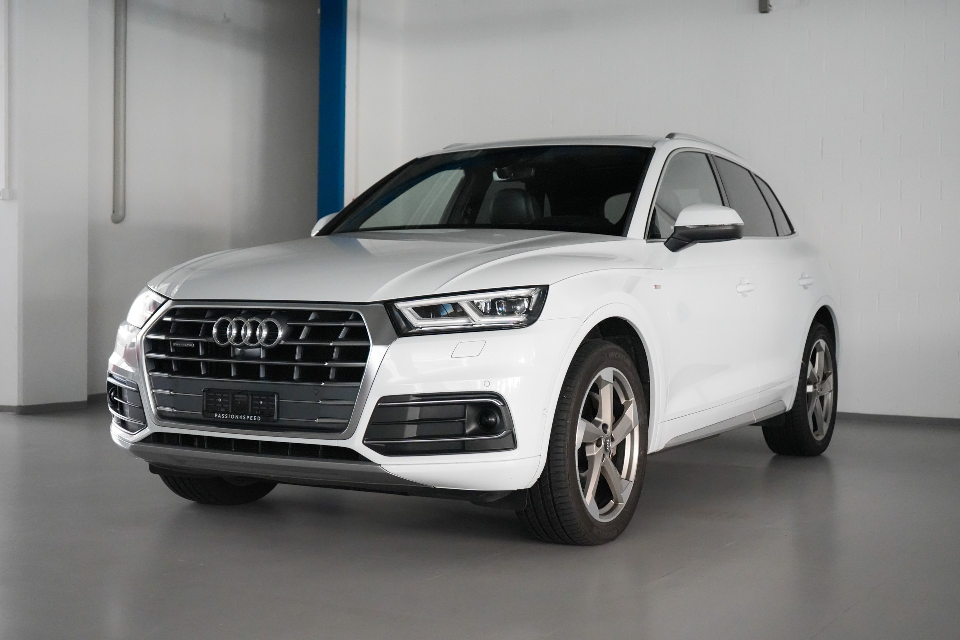 AUDI Q5 40 TDI sport quattro S-tronic-image-1