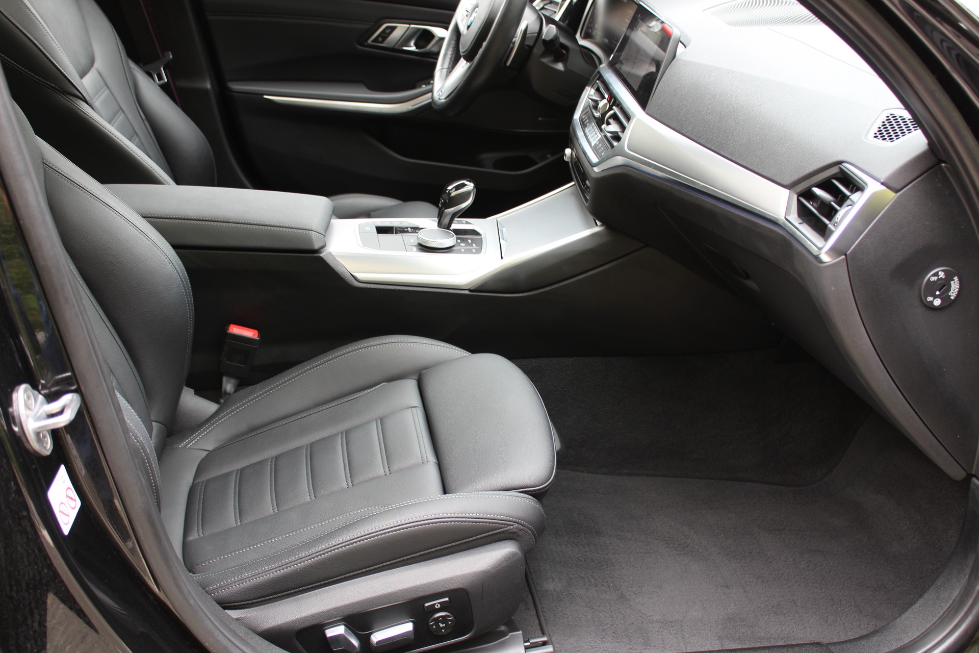 BMW M340i xDrive 48V Touring Steptronic-image-13