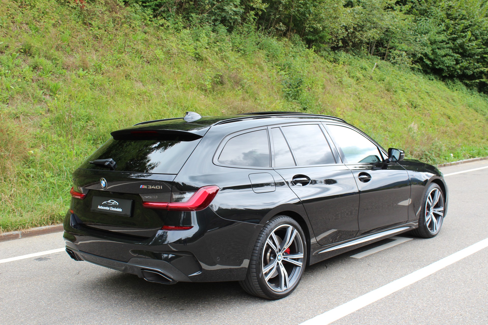 BMW M340i xDrive 48V Touring Steptronic-image-4