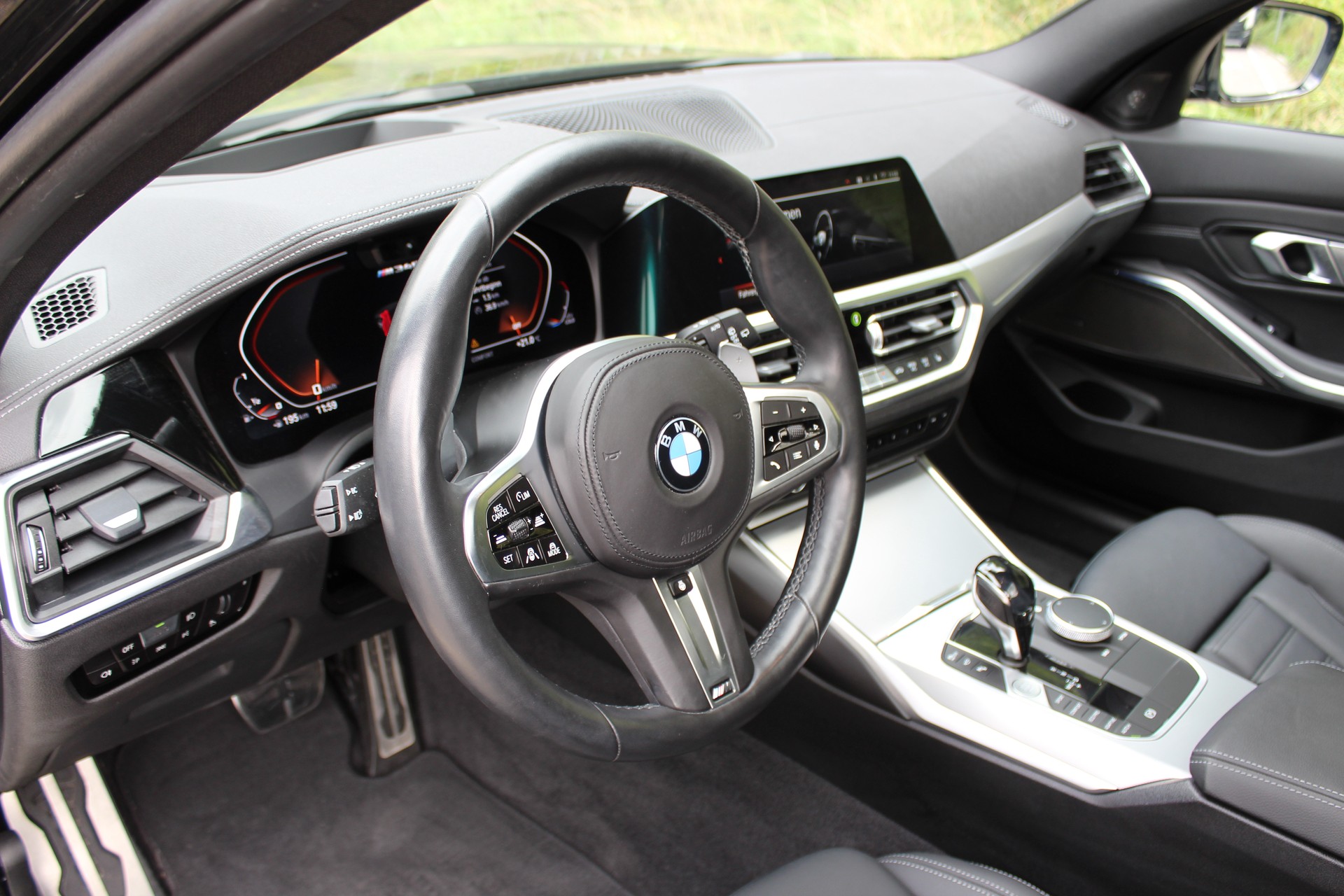 BMW M340i xDrive 48V Touring Steptronic-image-8