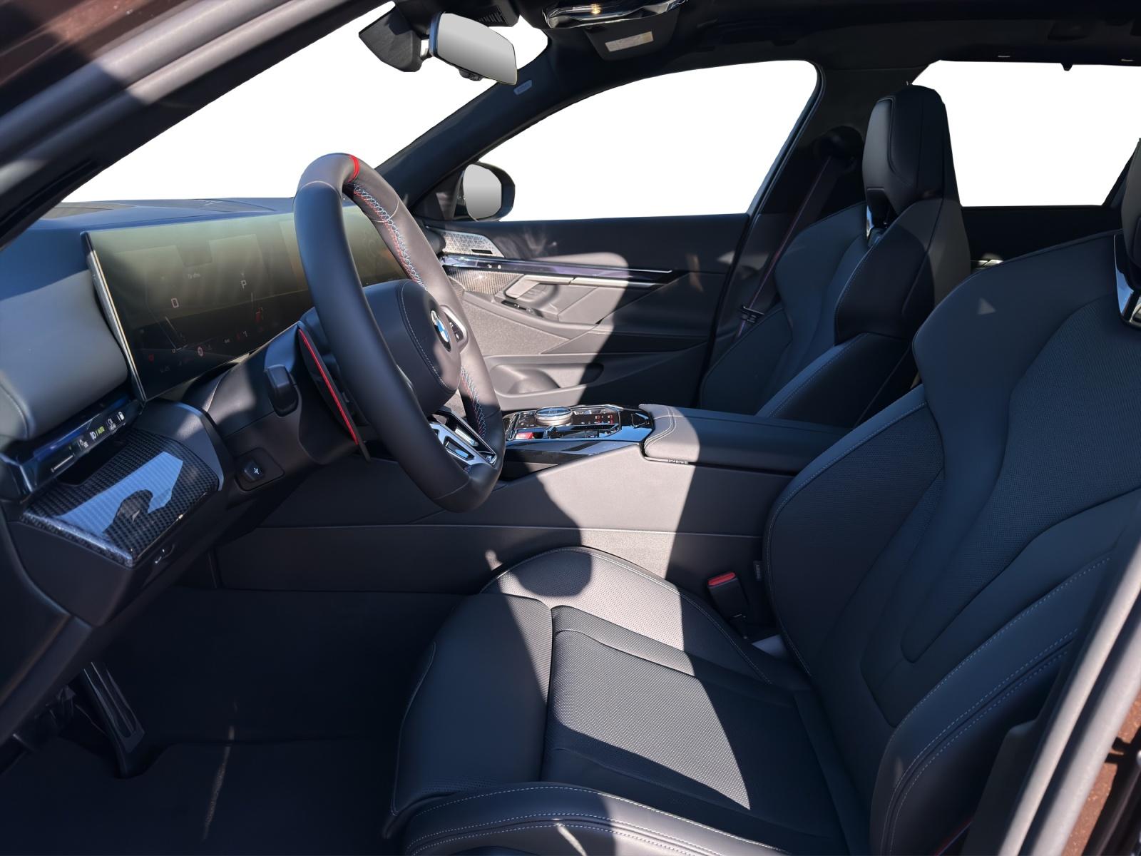 BMW M5 Touring-image-8