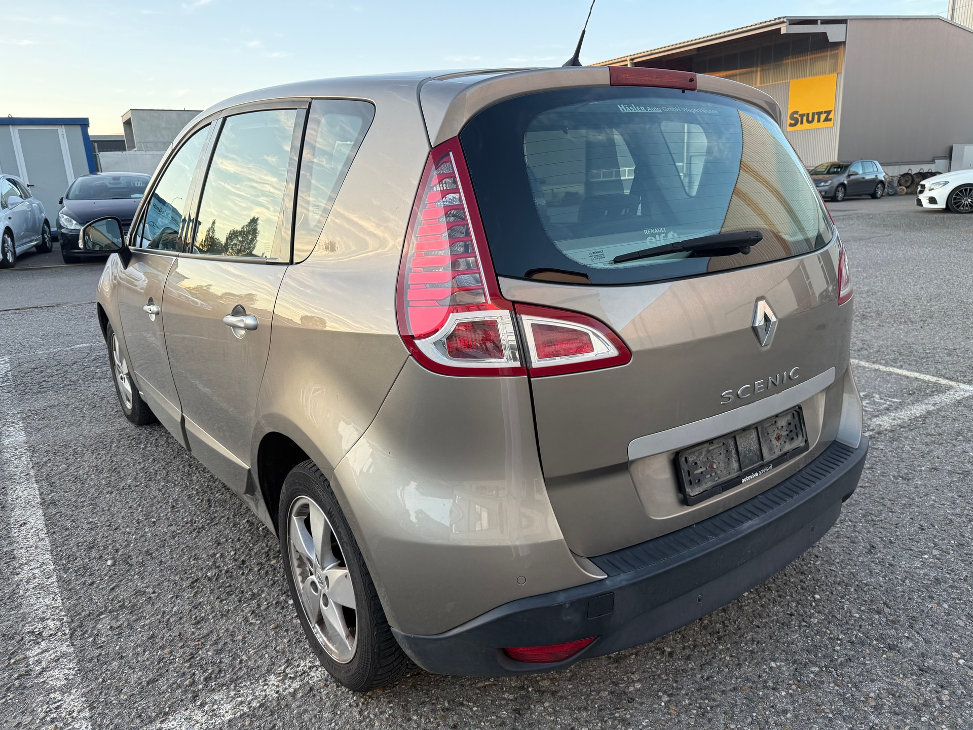 RENAULT Scénic 2.0 16V Privilège X-Tronic CVT-image-15