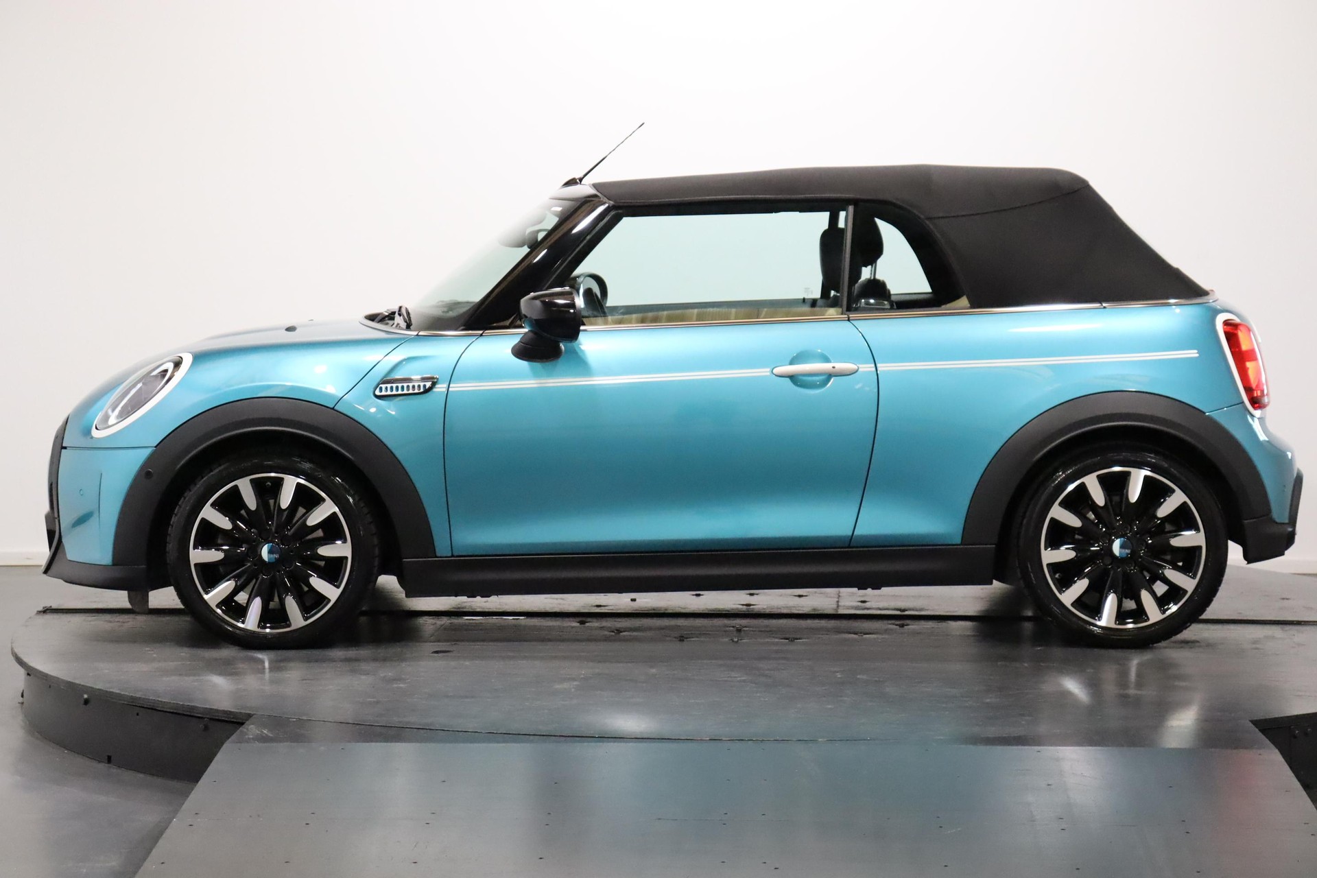 MINI Cabrio F57 2.0i Cooper S SDKG-image-2