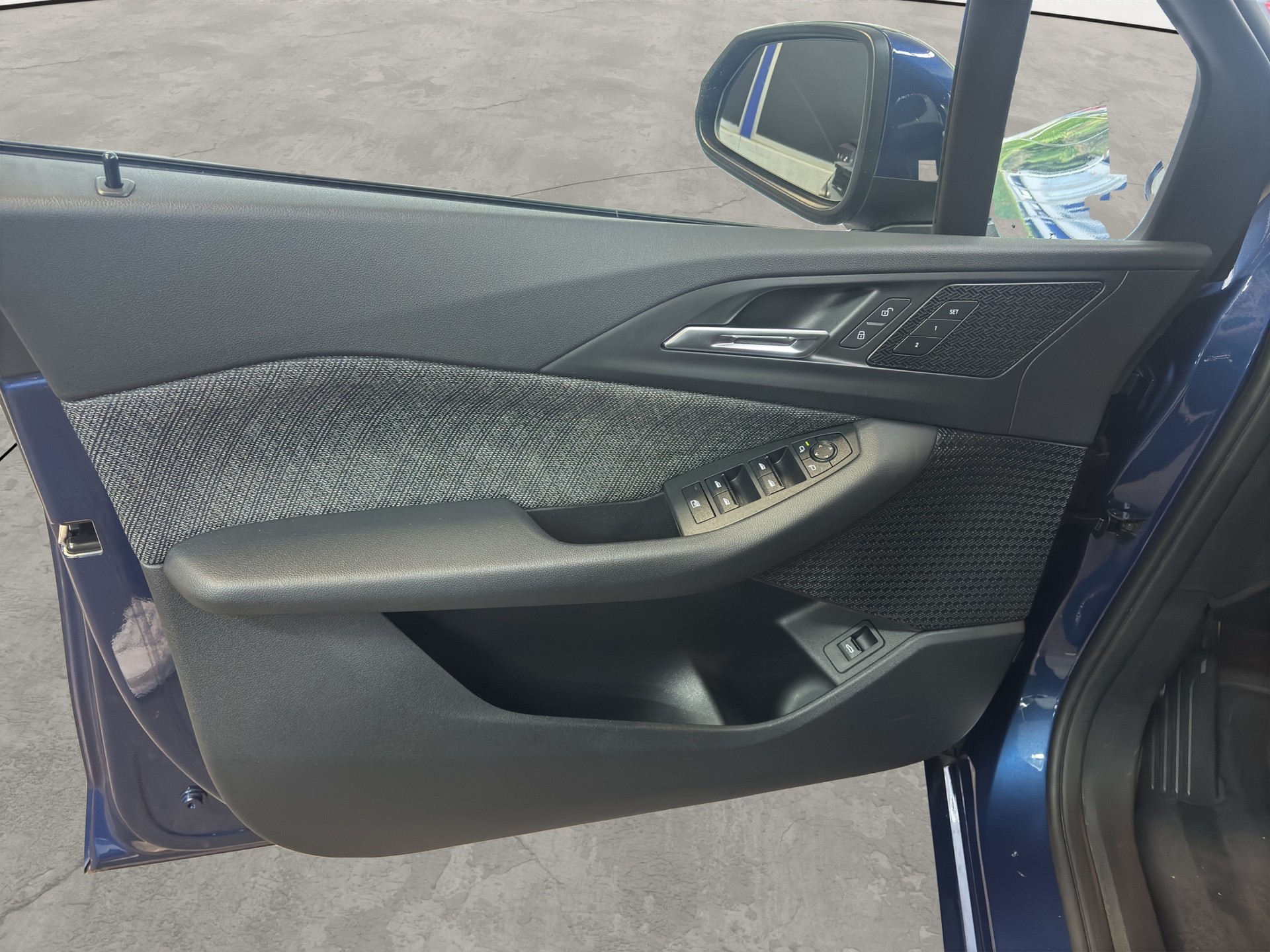 BMW 218d Active Tourer DKG-image-11