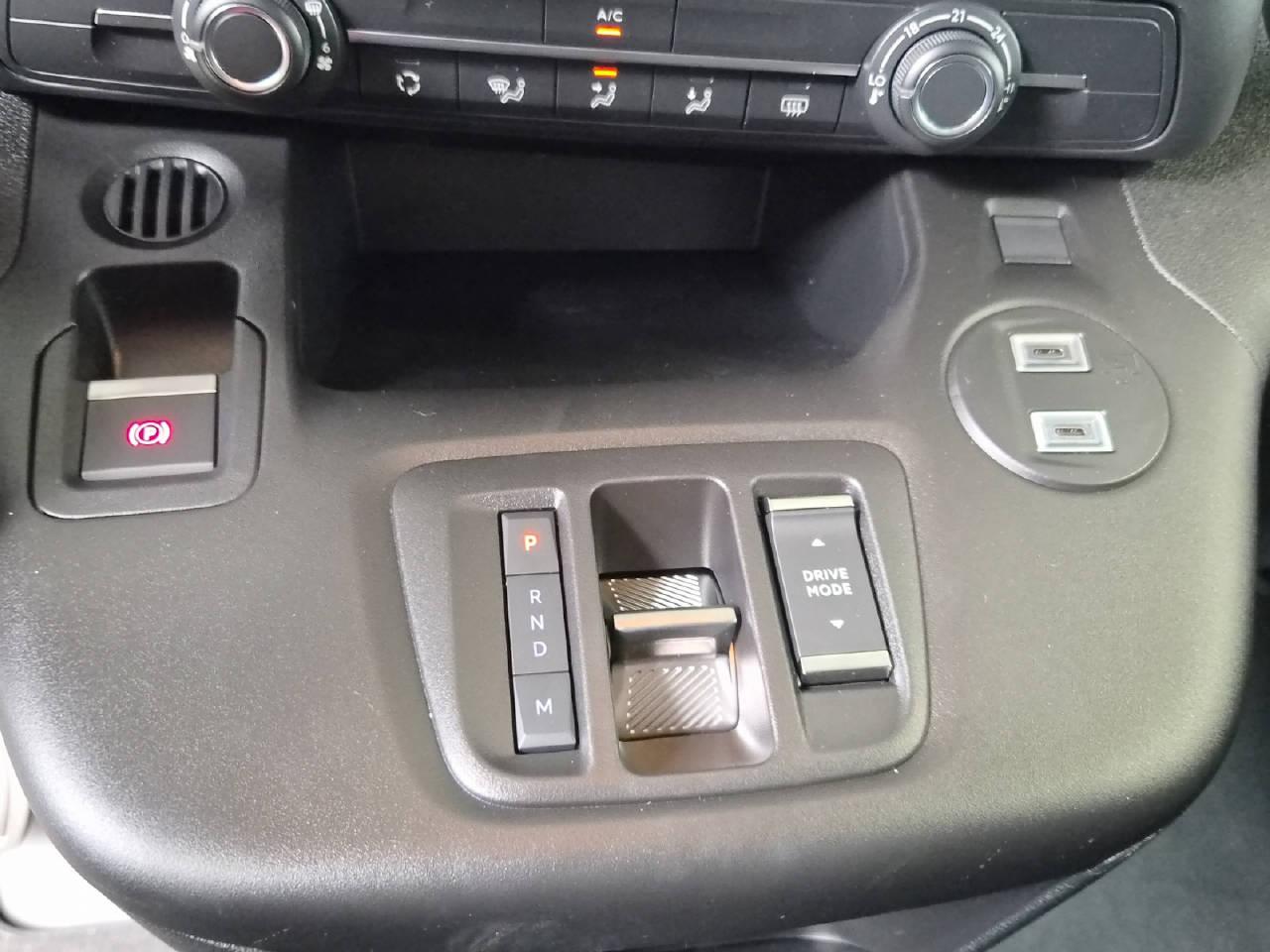 TOYOTA PROACE CITY Van L1 1.5 D Active-image-17