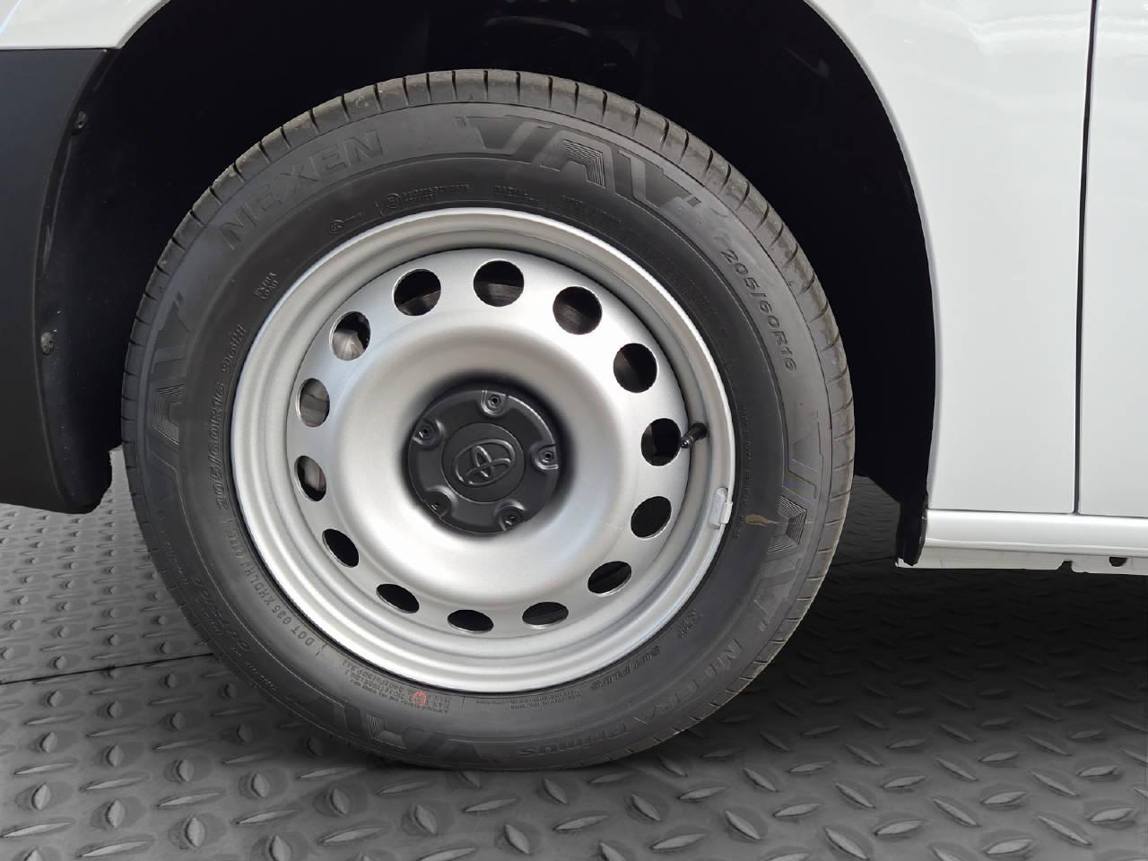 TOYOTA PROACE CITY Van L1 1.5 D Active-image-8